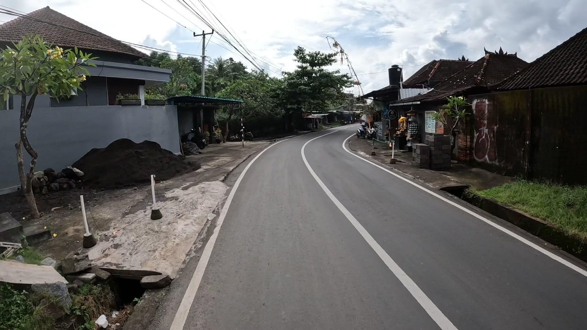 Street view near Shell Gardens Bungalow and Warung, Amlapura
