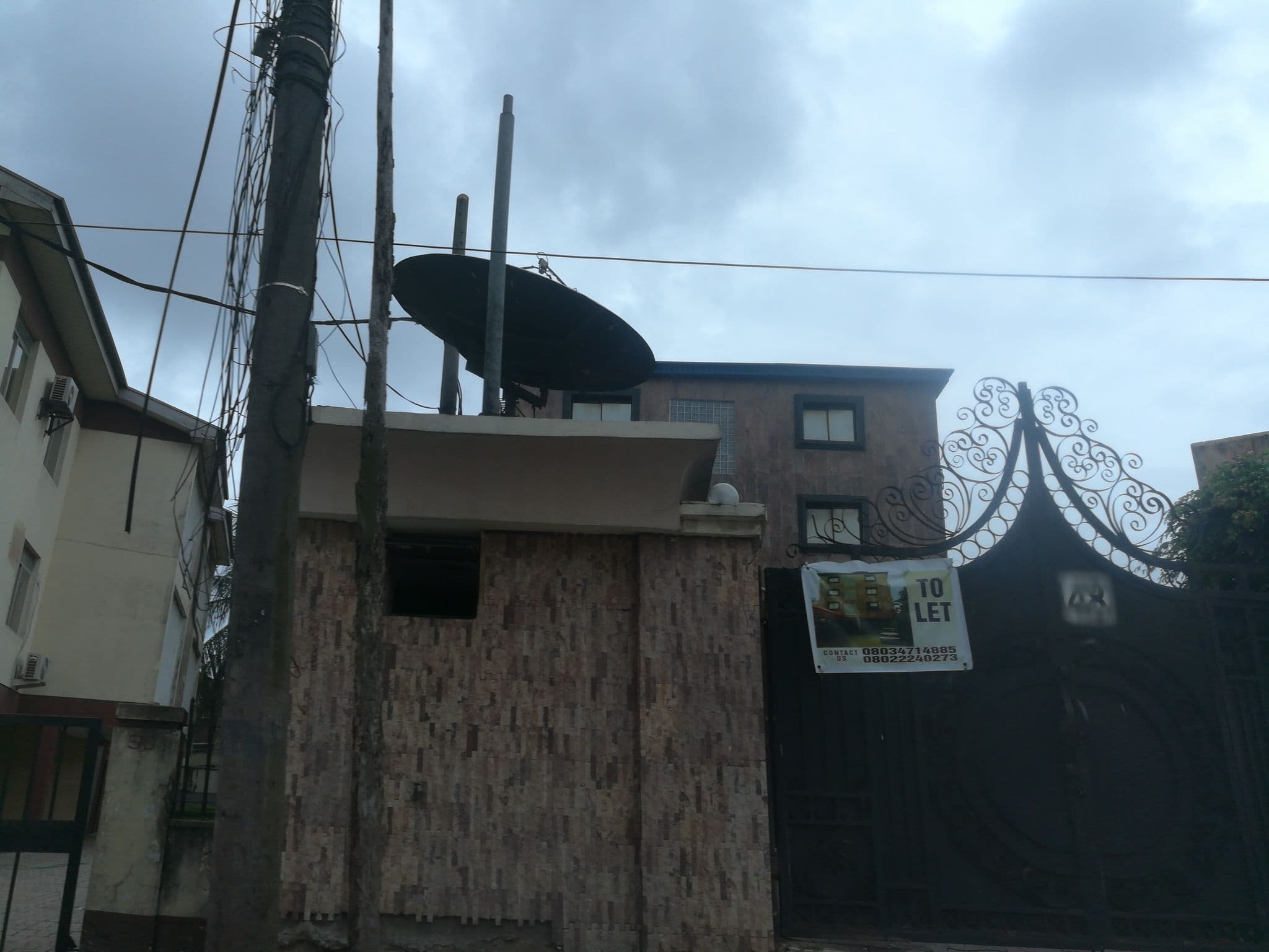 Street view near DE PRINCE GUEST HOUSE LTD, Obalende — © ralebipim (CC BY-SA · Mapillary)