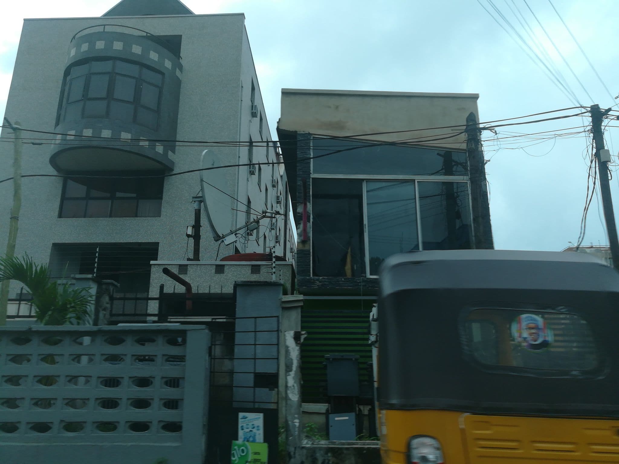Street view near Jade Suites, Obalende — © ralebipim (CC BY-SA · Mapillary)