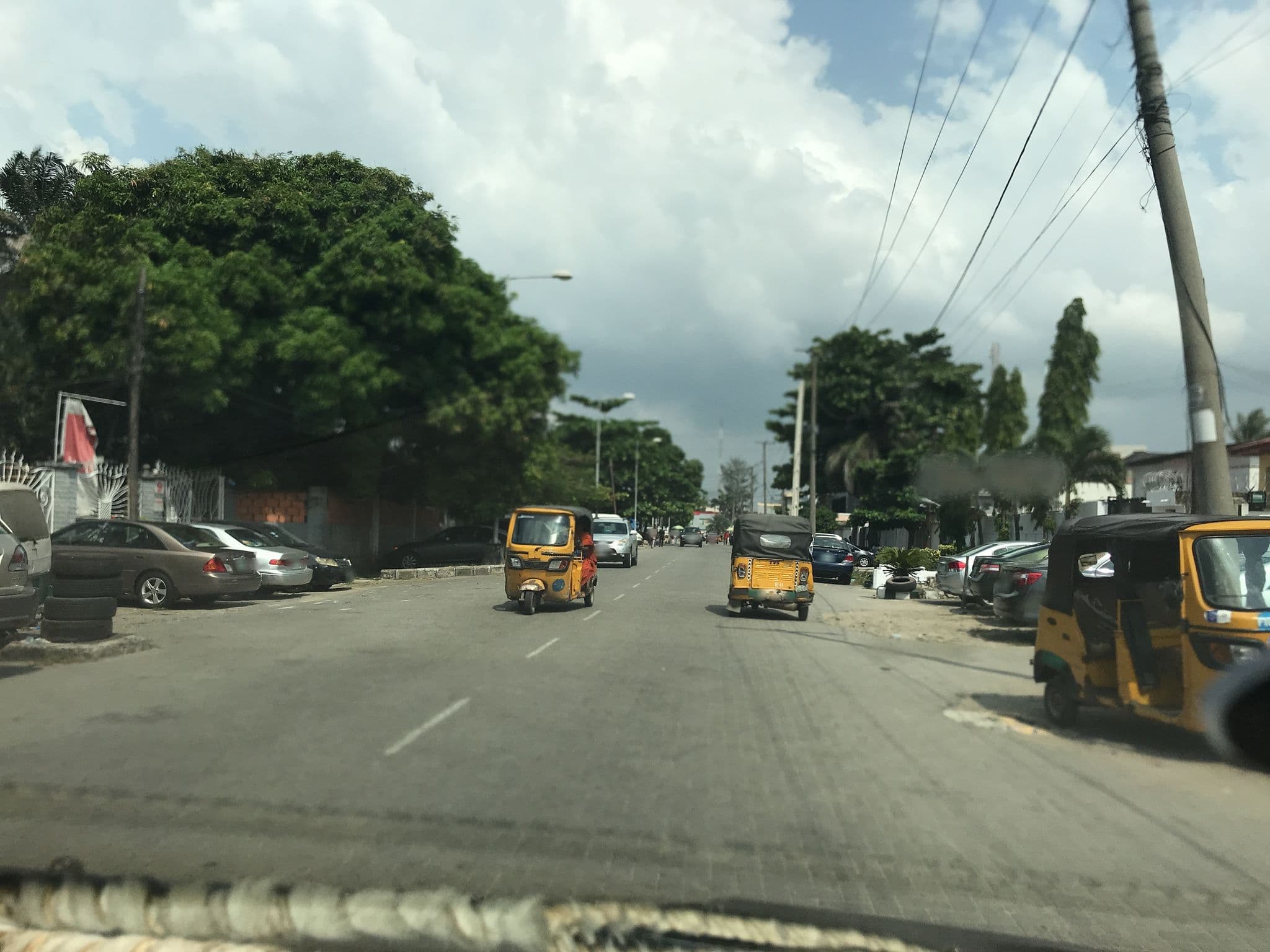 Street view near Dukes Hotel, Obalende — © perryman (CC BY-SA · Mapillary)