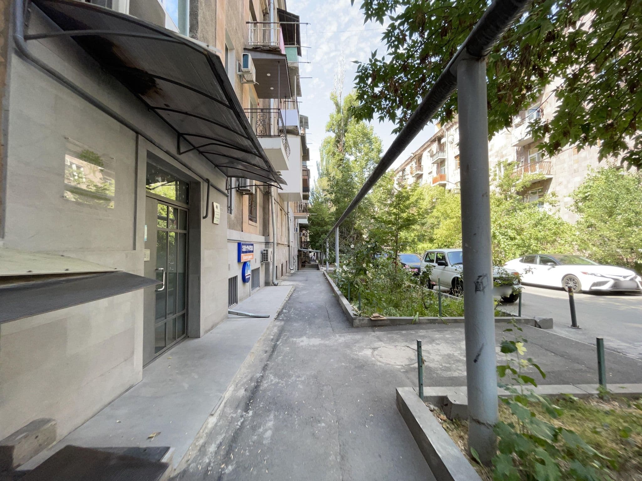 Street view near Pinoy Hostel & Tours, Kentron — © orofarne (CC BY-SA · Mapillary)