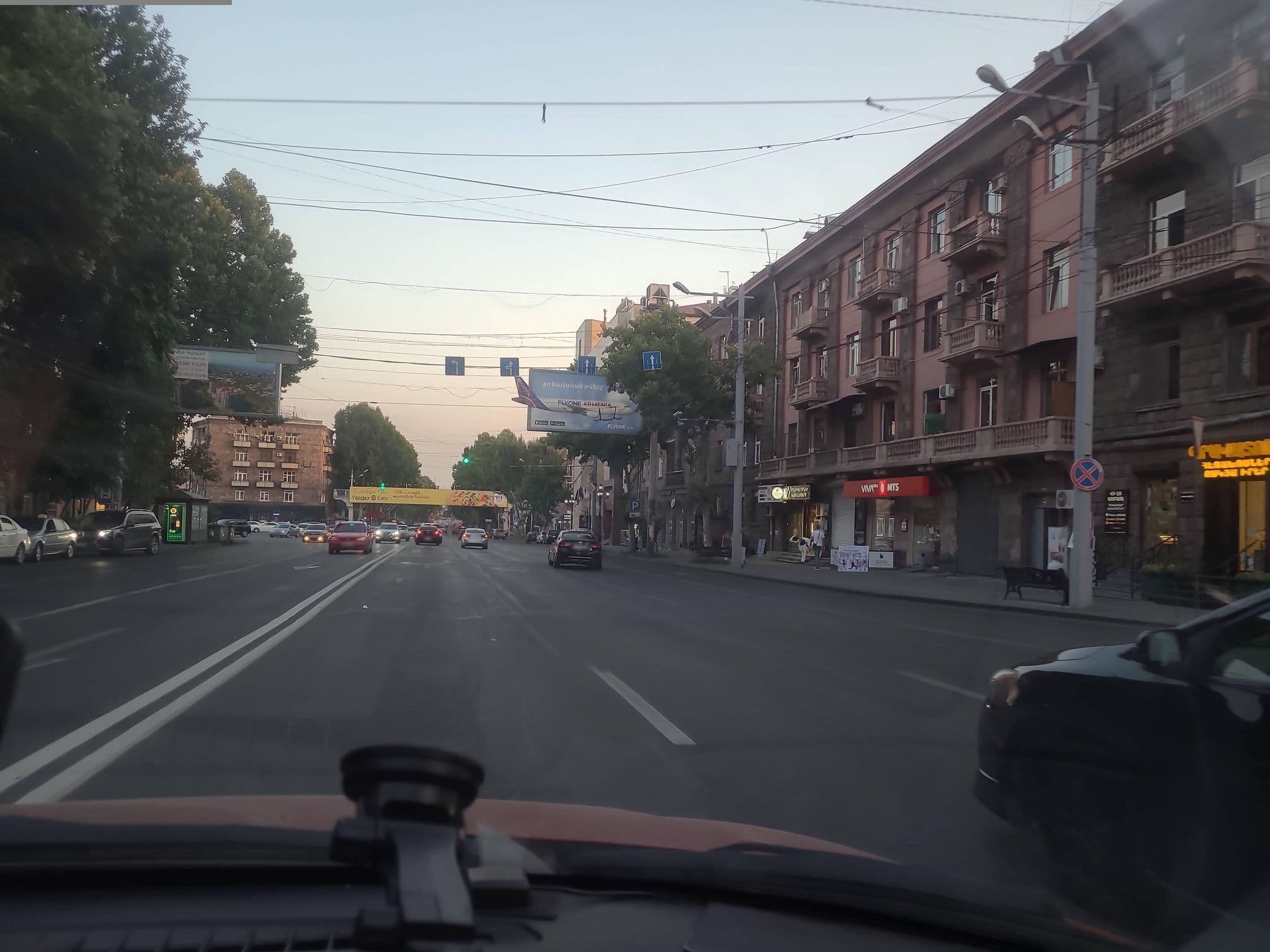 Street view near Victoria Hotel, Yerevan — © noktoborus (CC BY-SA · Mapillary)