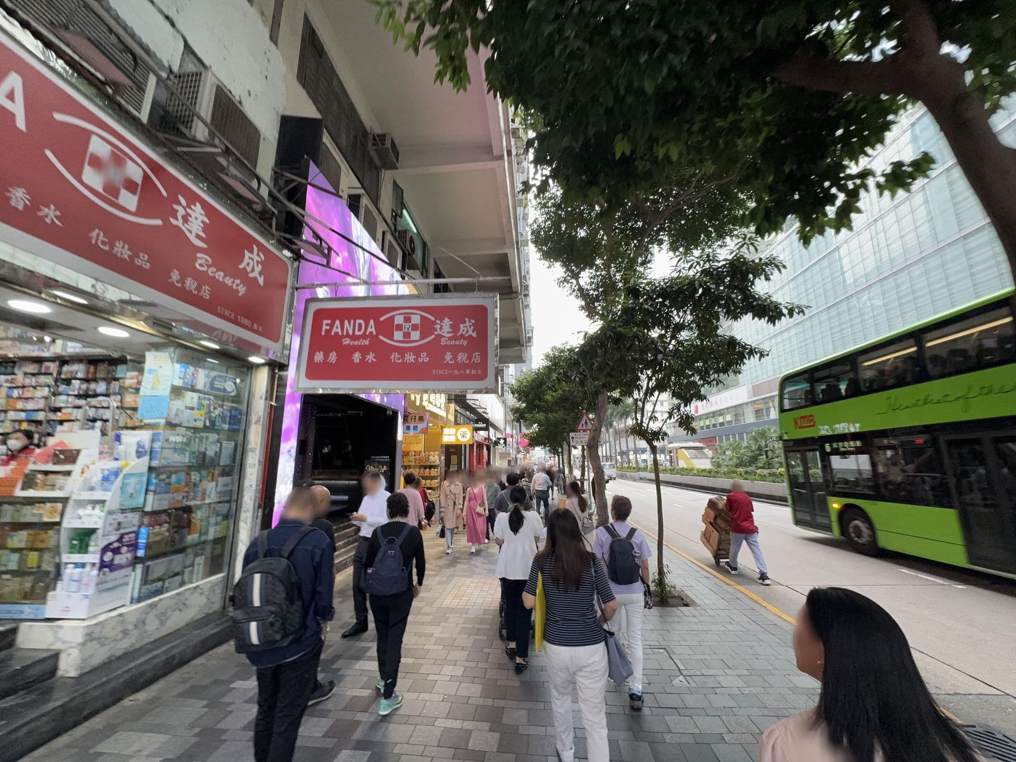 Street view near Hong Kong Guest House, Tsim Sha Tsui — © filipb (CC BY-SA · Mapillary)