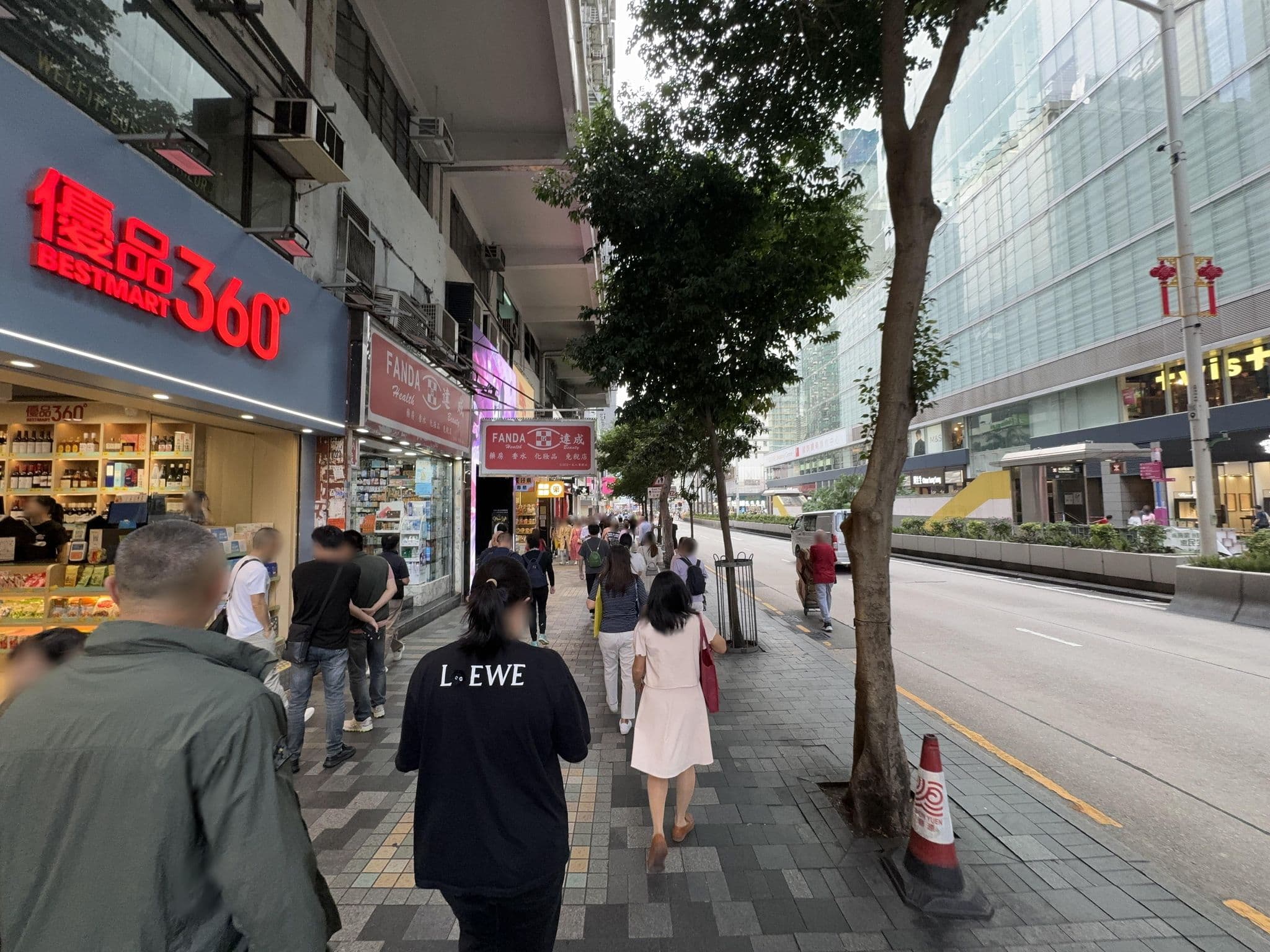 Street view near SLEEPLICITY 簡休旅, Tsim Sha Tsui — © filipb (CC BY-SA · Mapillary)