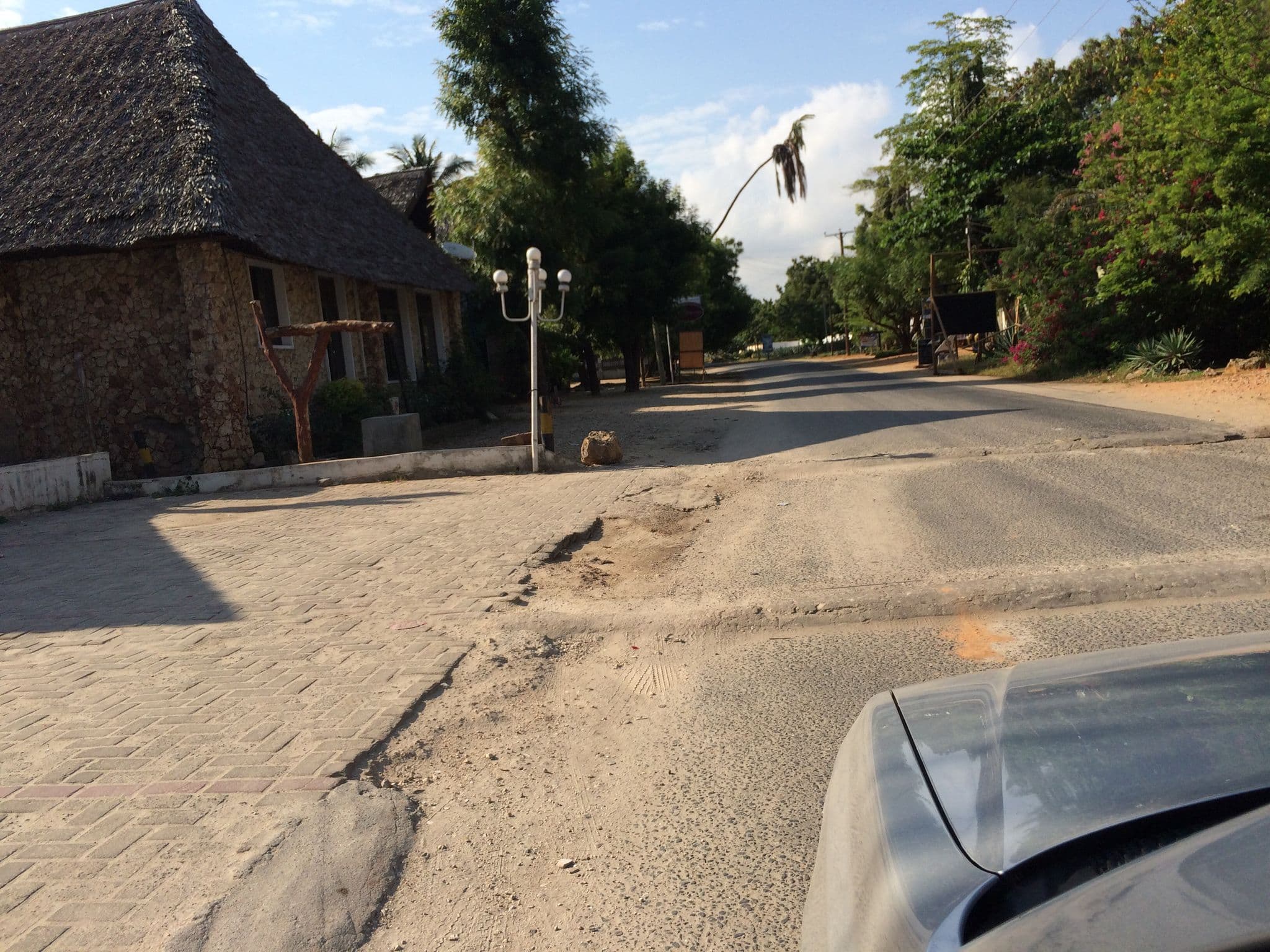 Street view near Jangwani Beach Hotel, Magomeni — © ragnvald (CC BY-SA · Mapillary)