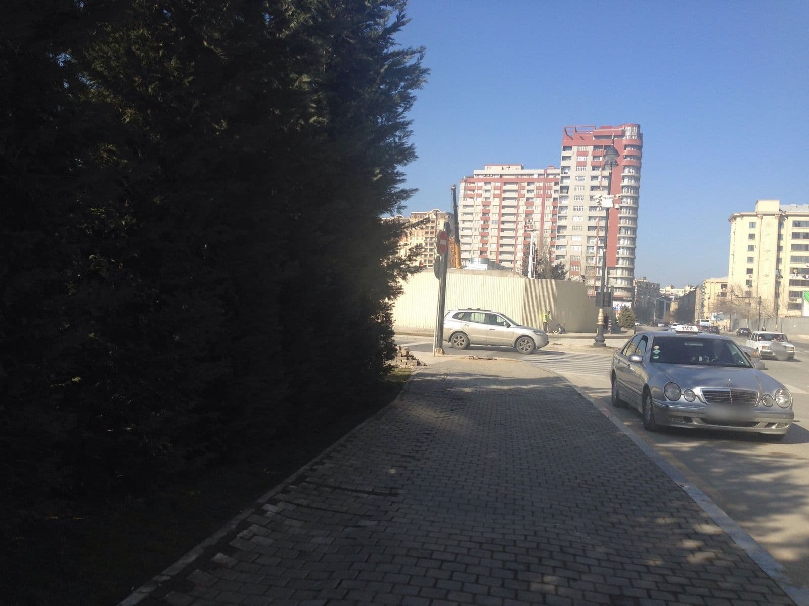 Street view near Grand inn Baku, Baku — © geomapper69 (CC BY-SA · Mapillary)