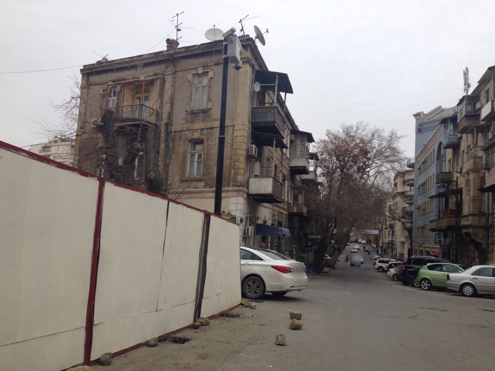 Street view near Swan Hotel Baku, Badamdar — © geomapper69 (CC BY-SA · Mapillary)