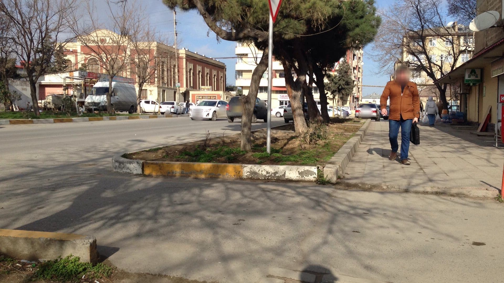 Street view near Habilin gecekonduları, Baku — © geomapper69 (CC BY-SA · Mapillary)