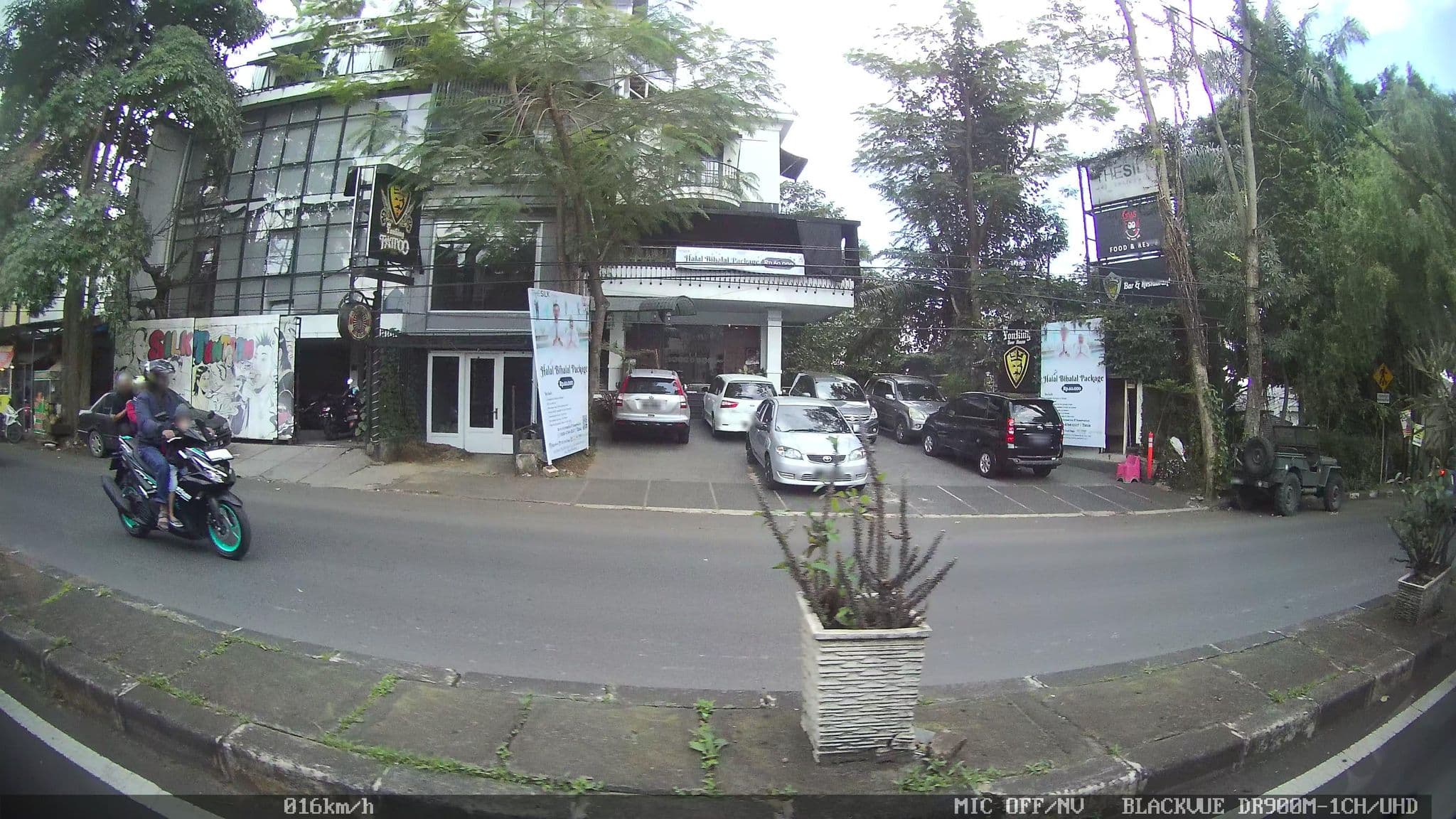 Street view near The Silk At Dago, Bandung