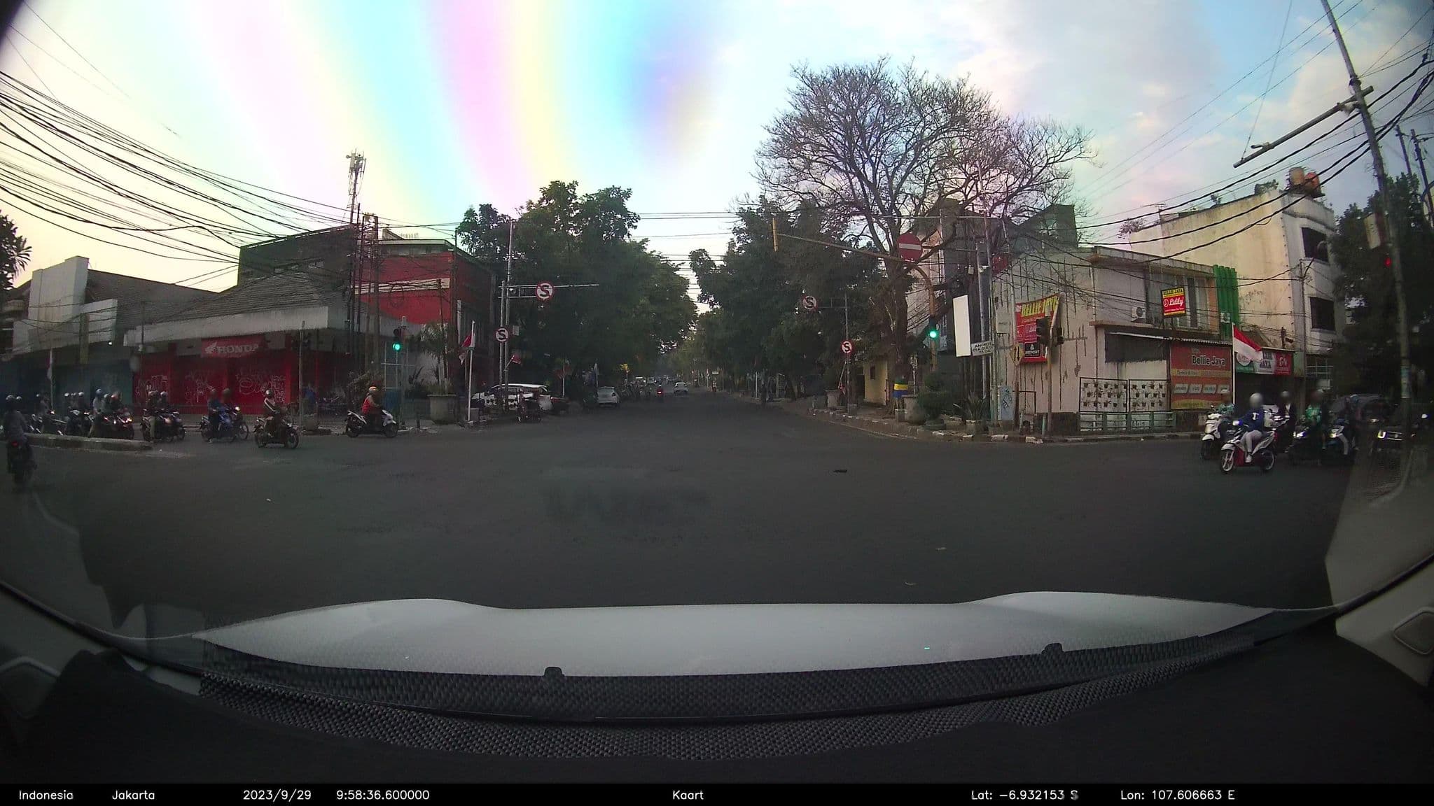 Street view near Bantal Guling Alun Alun, Bandung — © kaart_2 (CC BY-SA · Mapillary)