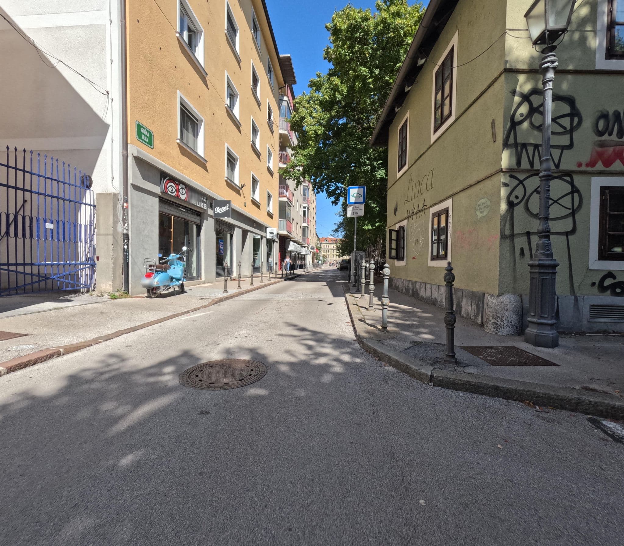 Street view near ROYAL ROOMS***, Ljubljana — © kopra (CC BY-SA · Mapillary)