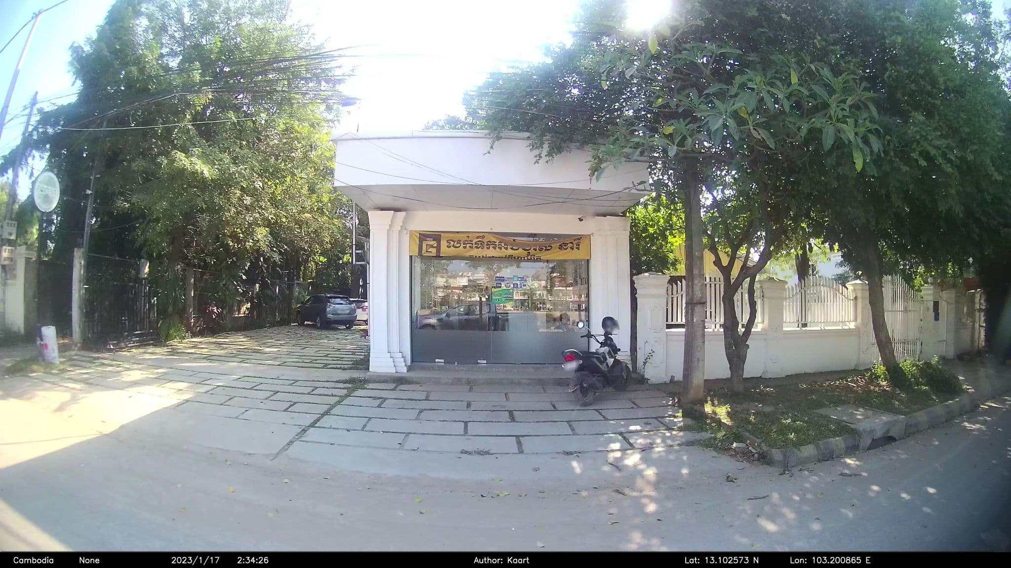 Street view near Meatophum Samnang Hotel សណ្ឋាគារ មាតុភូមិសំណាង, Battambang — © kaart_2 (CC BY-SA · Mapillary)