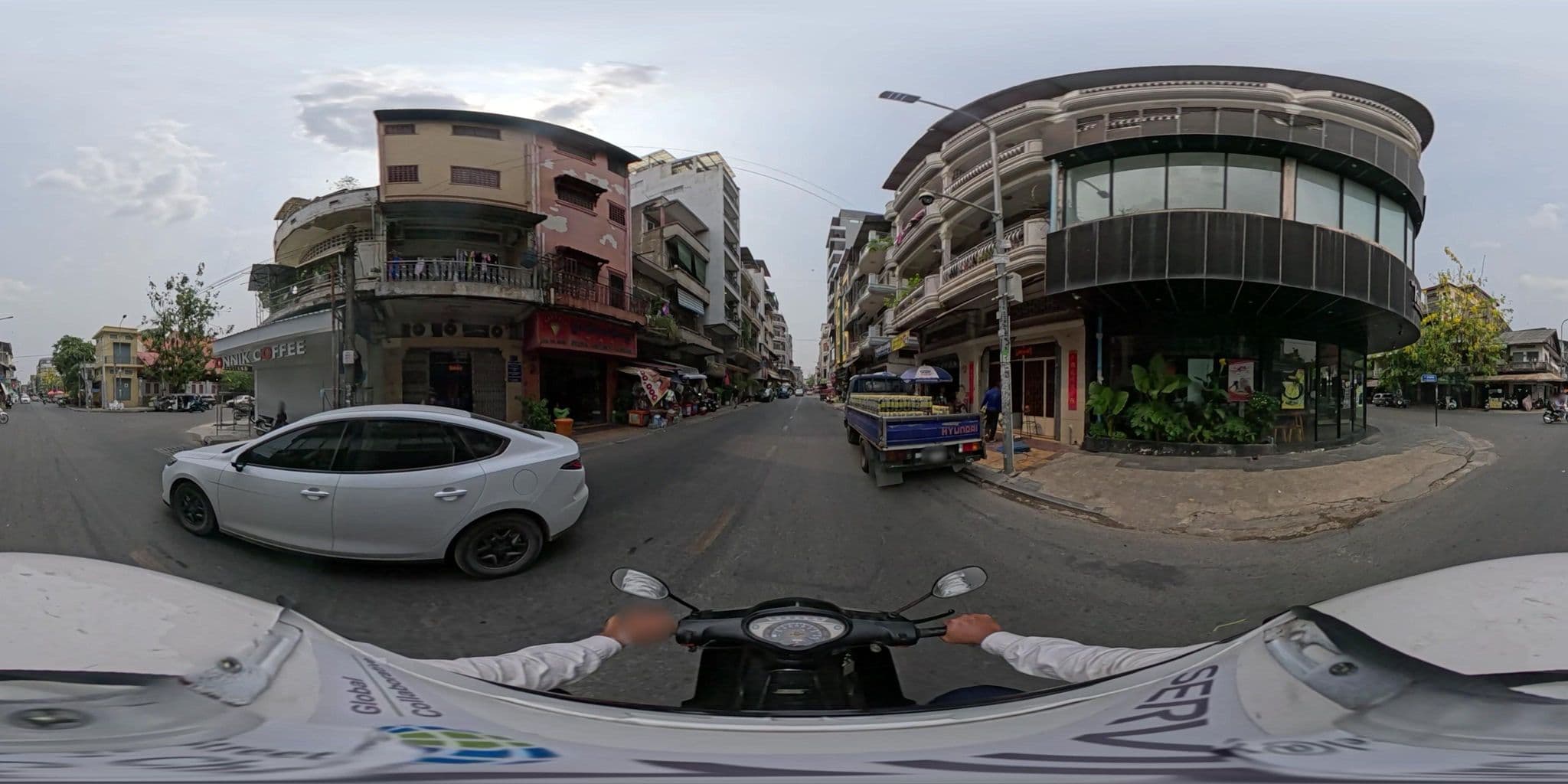 Street view near Pich Guesthouse, Phnom Penh — © vteck (CC BY-SA · Mapillary)