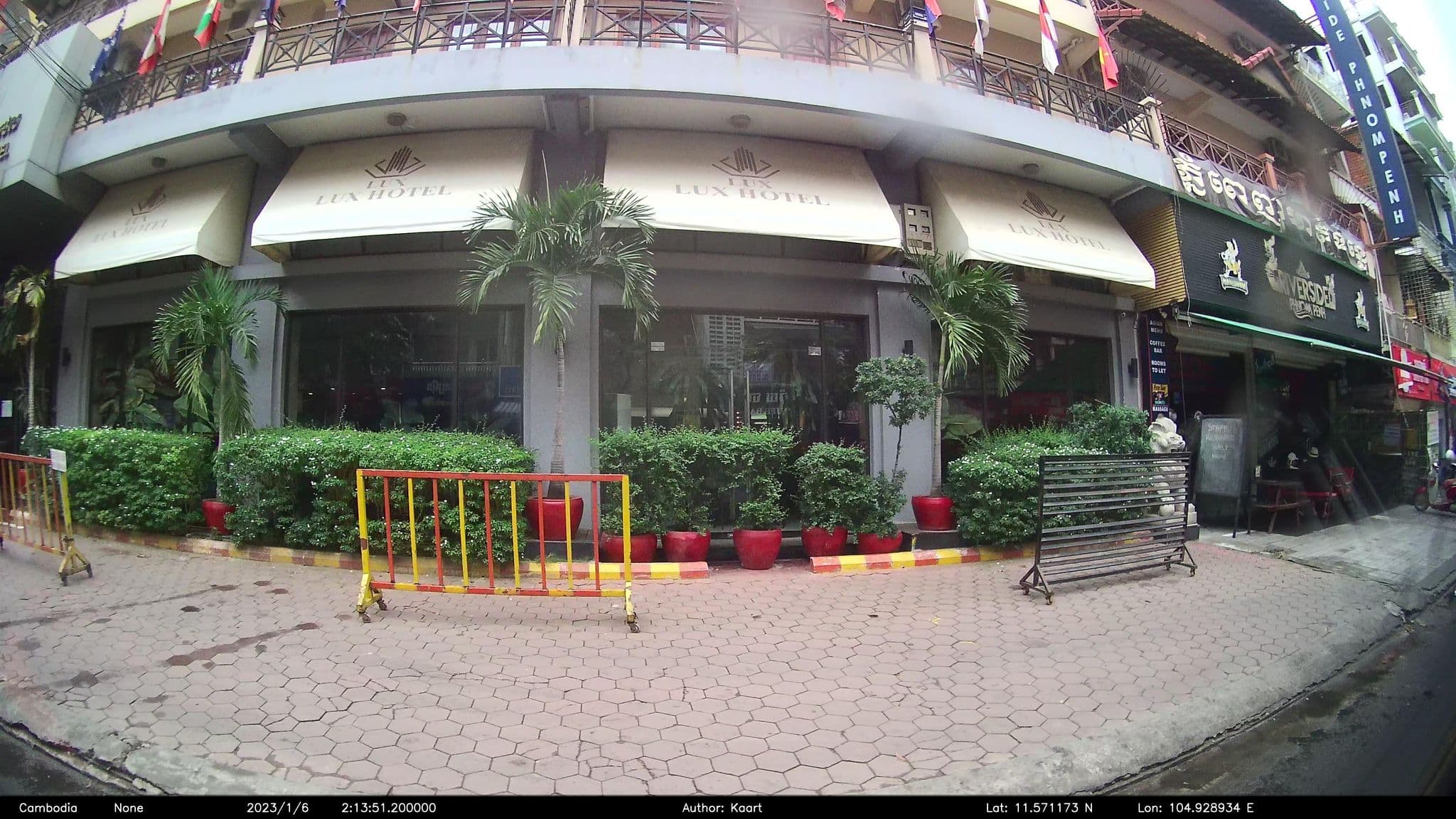 Street view near Riverside Hotel Phnom Penh, Phnom Penh — © kaart_2 (CC BY-SA · Mapillary)