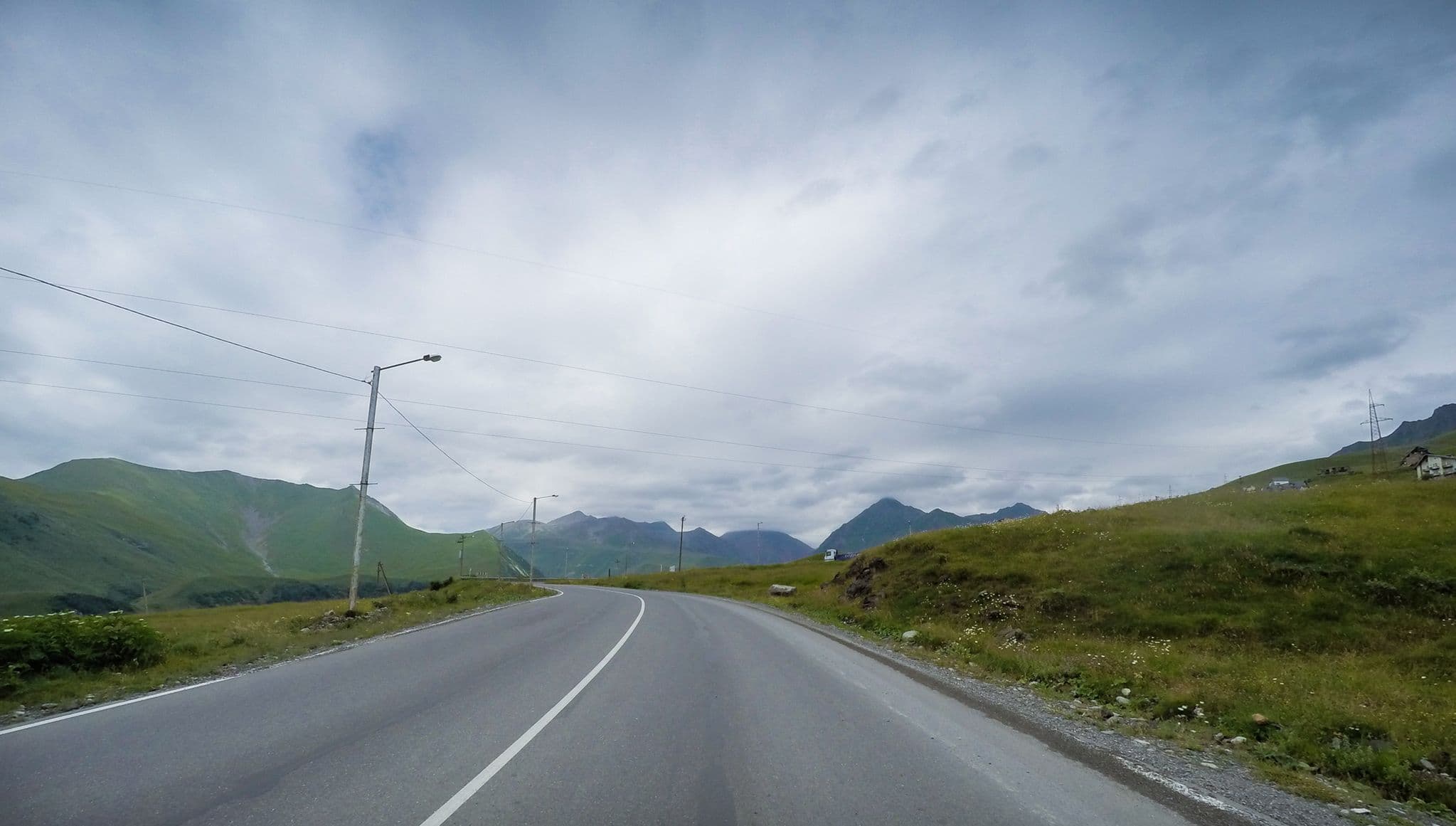 Street view near Nanos GoodAura, Gudauri — © artguard (CC BY-SA · Mapillary)