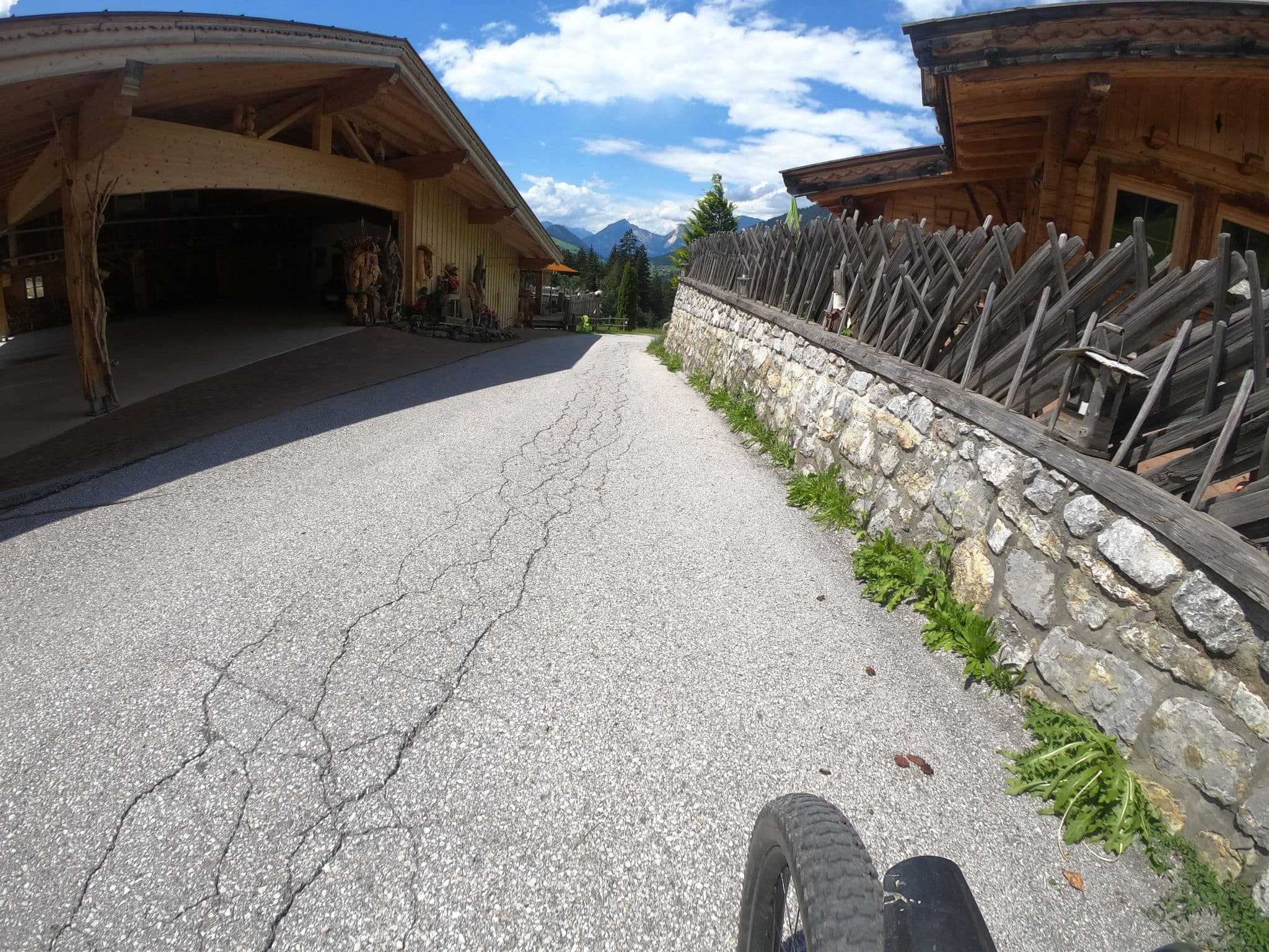 Street view near Apartmenthaus Rosenhof, Alpbach — © vinisa (CC BY-SA · Mapillary)