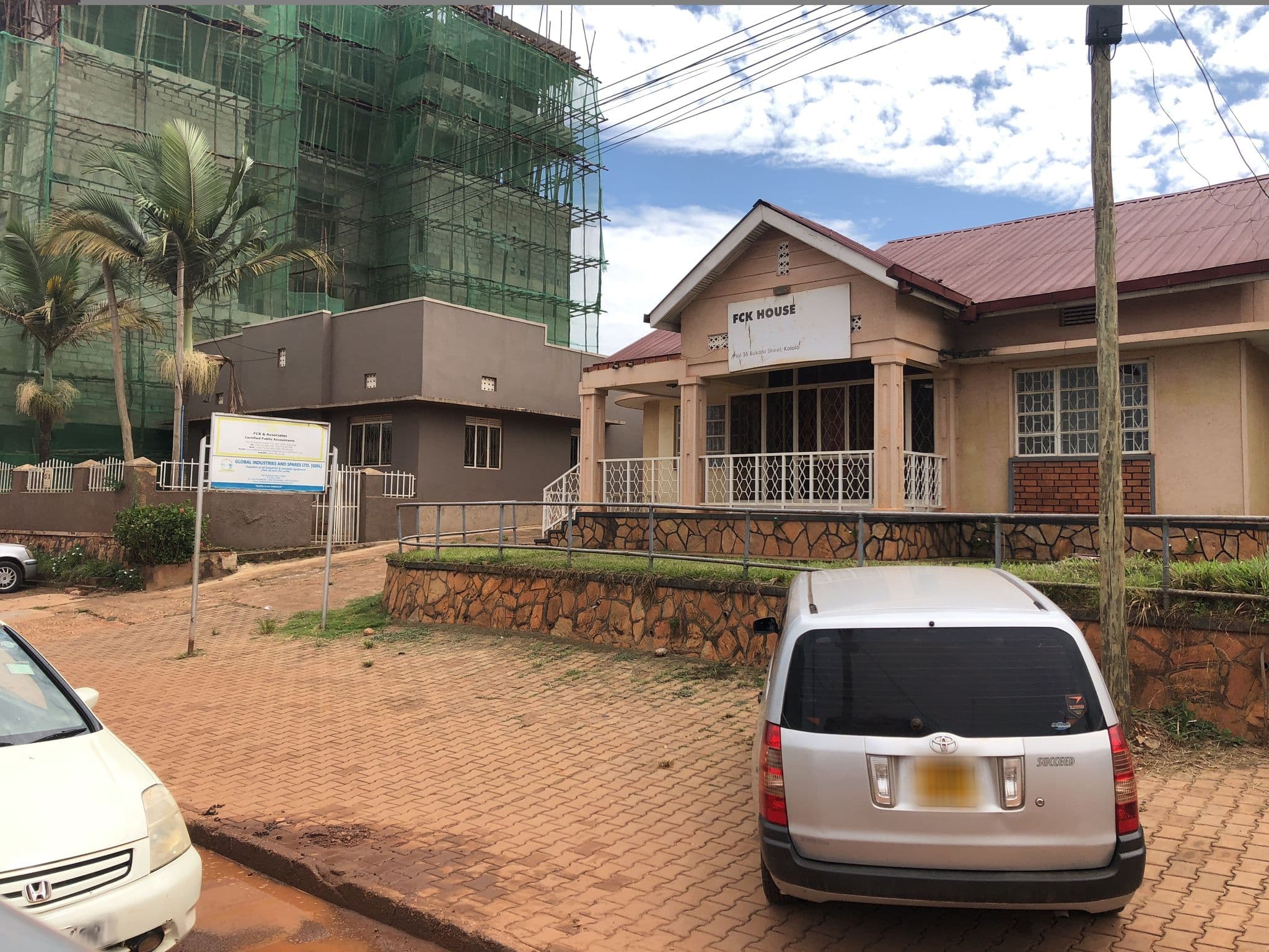 Street view near Millennium Terrace Hotel, Kampala — © steph202 (CC BY-SA · Mapillary)