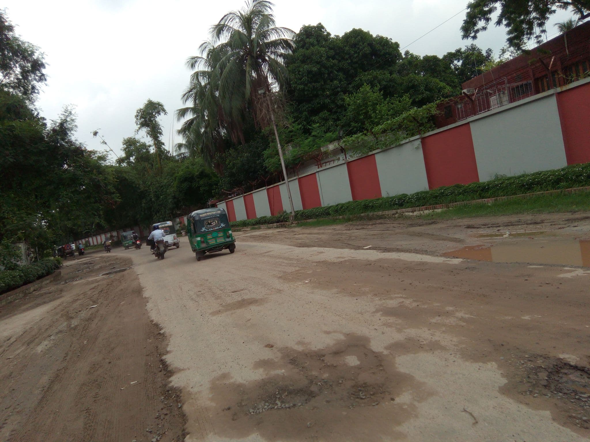 Street view near Empyrean Hotel, Kafrul — © mapdhaka (CC BY-SA · Mapillary)