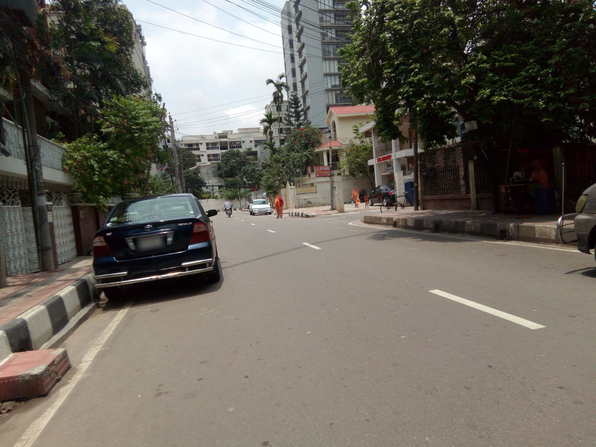 Street view near Gulshan Place 65, Kafrul — © mapdhaka (CC BY-SA · Mapillary)