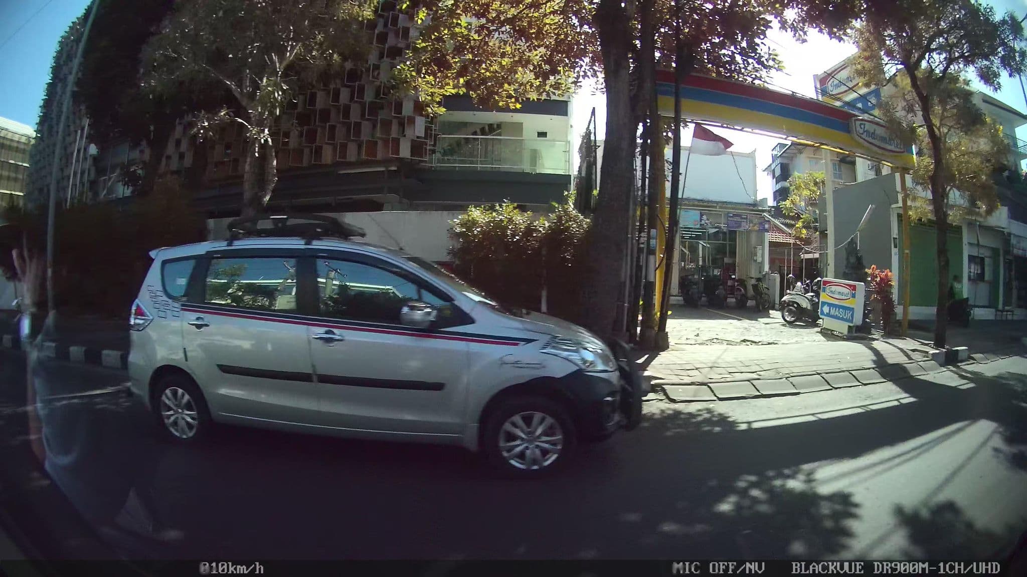 Street view near Harris Hotel Raya Kuta - Bali, Kuta — © kaart_2 (CC BY-SA · Mapillary)