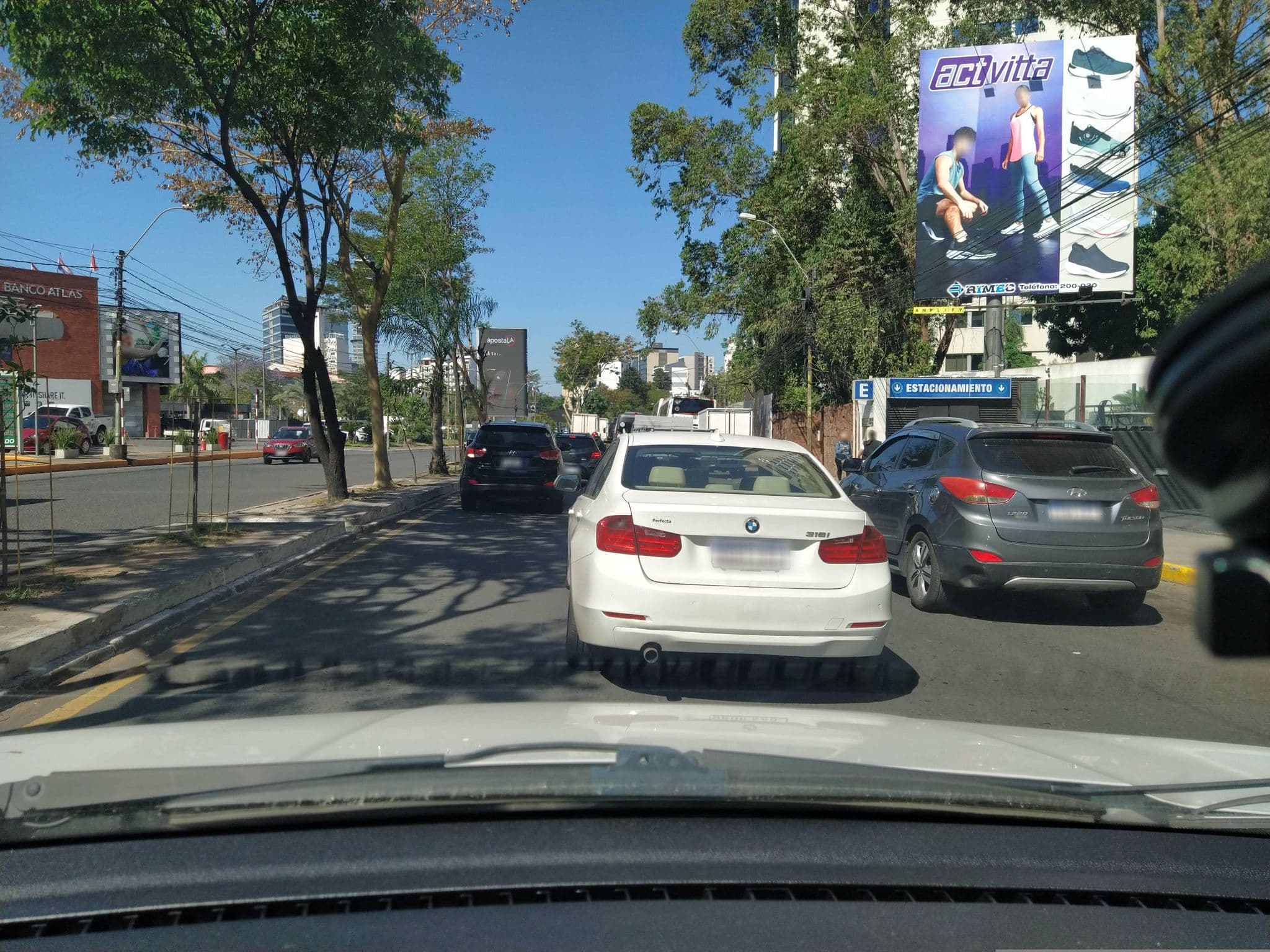 Street view near Dazzler by Wyndham Asunción, Fernando de la Mora — © jjorrge (CC BY-SA · Mapillary)