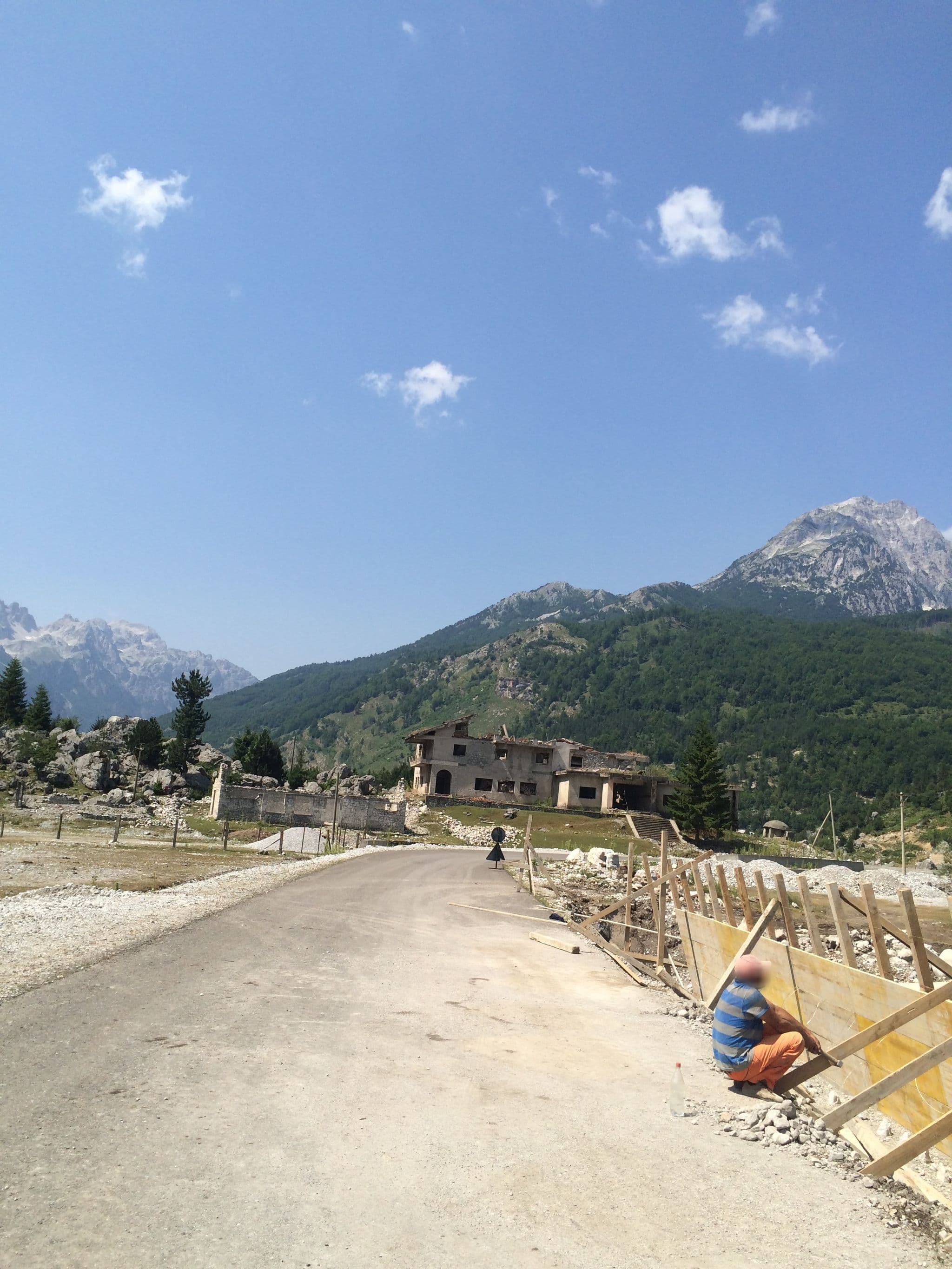 Street view near 2E Villa’s Valbone, Bajram Curri — © rrustem_haradinaj (CC BY-SA · Mapillary)