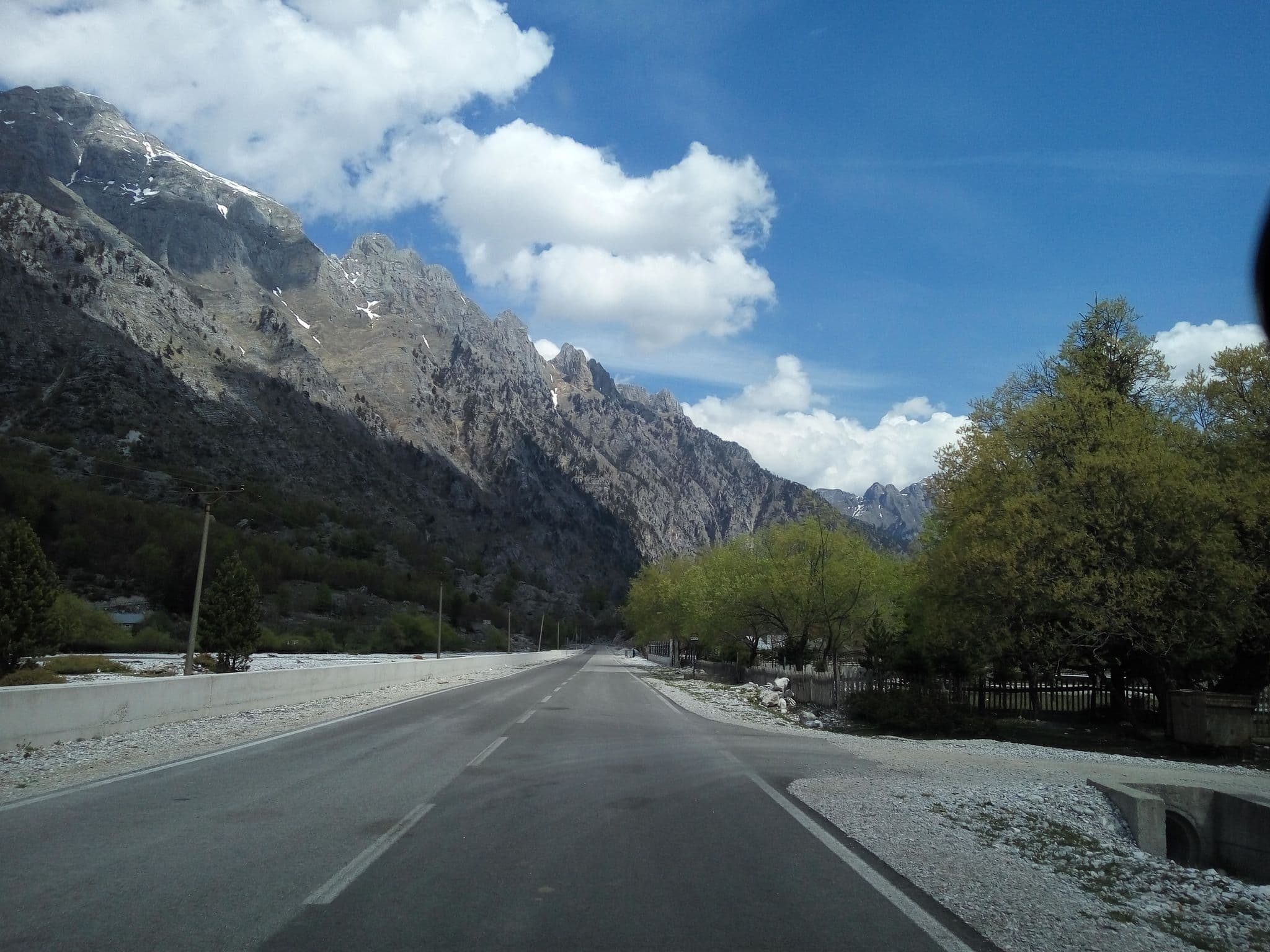 Street view near Hotel Restorant Tradita Valbon, Bajram Curri — © ardob11 (CC BY-SA · Mapillary)
