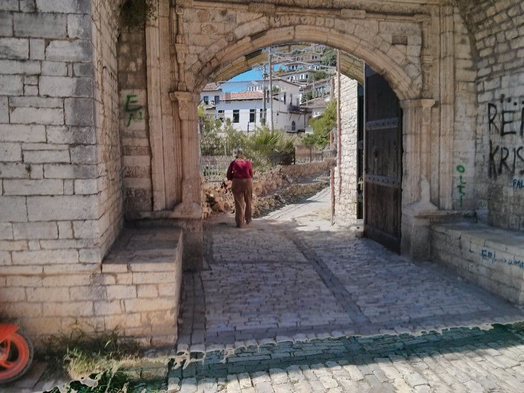 Street view near Master Hotel Berat, Berat — © janvanbekkum (CC BY-SA · Mapillary)