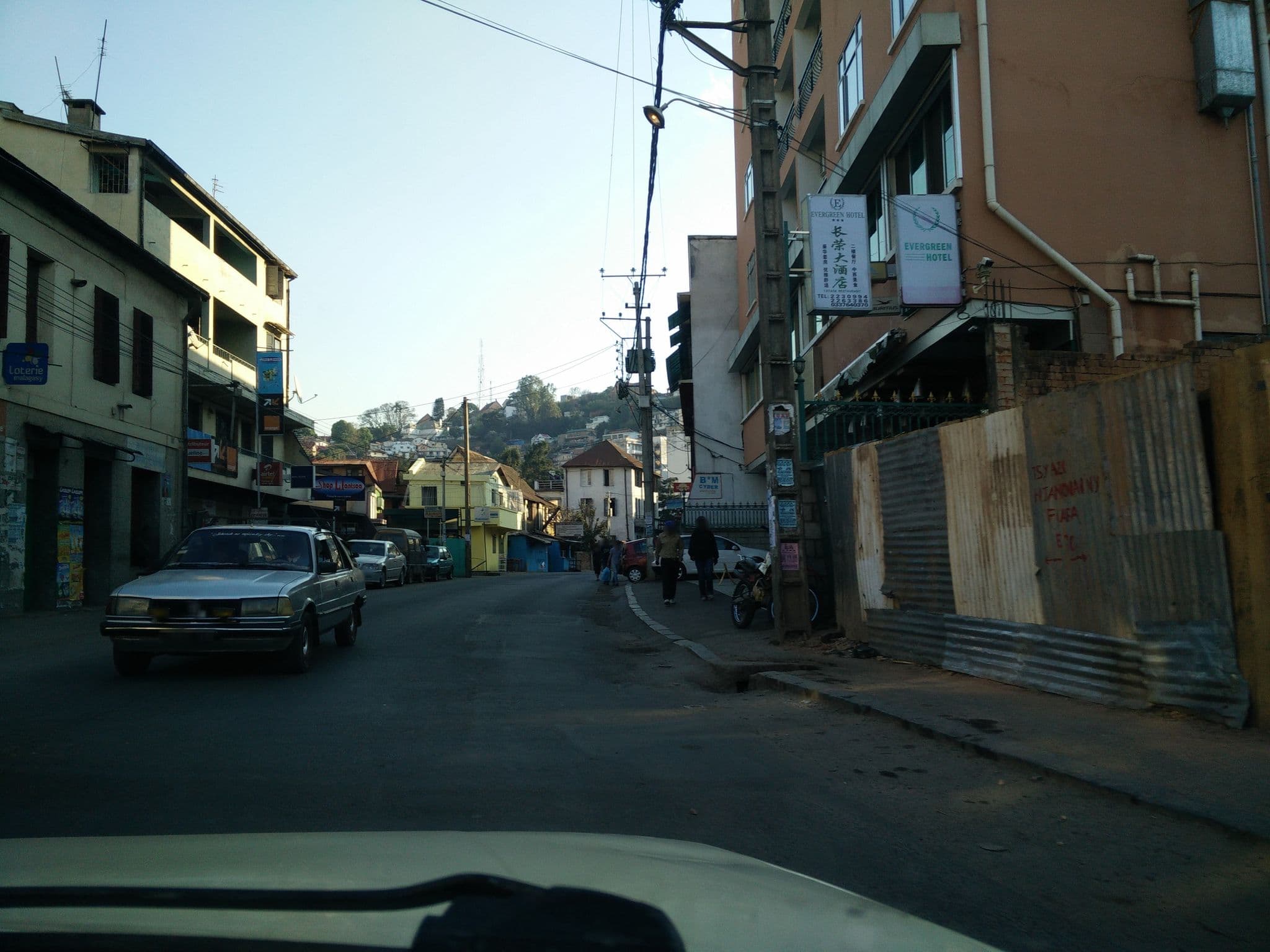 Street view near HOTEL EVERGREEN Ampandrana长荣大酒店, Antananarivo — © cartophyl (CC BY-SA · Mapillary)