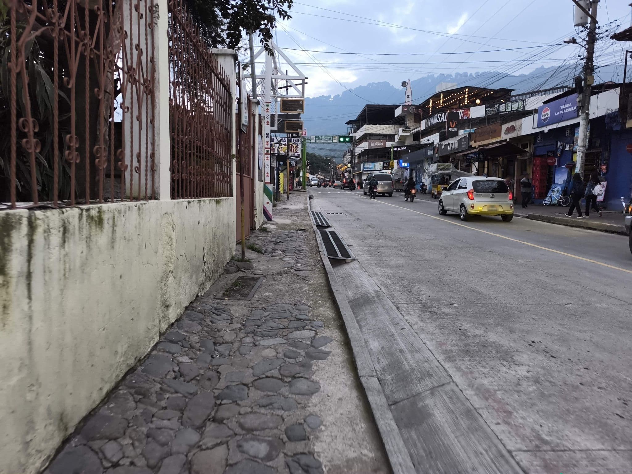 Street view near Casa de los rendedos, Panajachel — © garcia_daos (CC BY-SA · Mapillary)