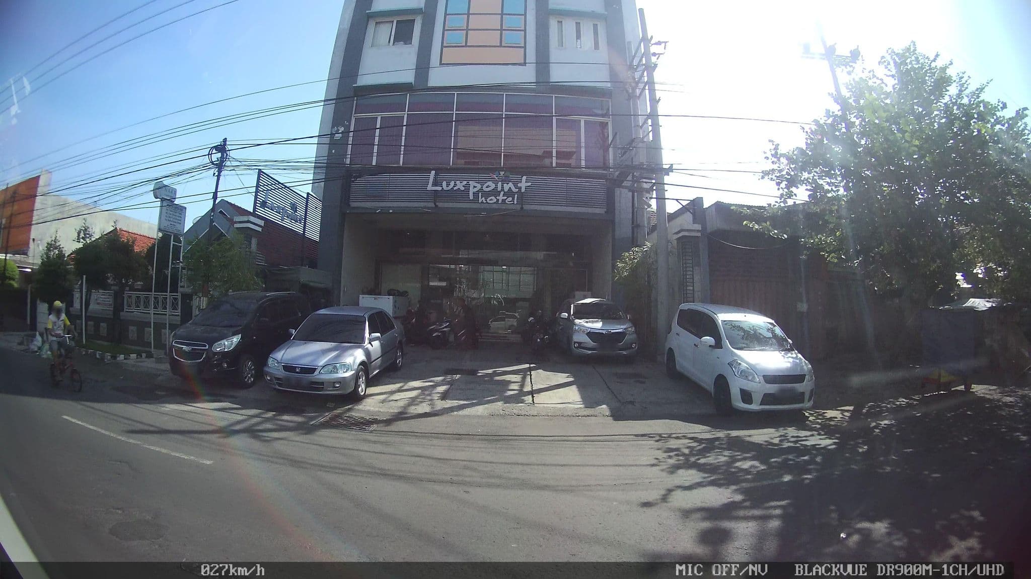 Street view near Luxpoint Hotel Surabaya, Surabaya — © kaart_2 (CC BY-SA · Mapillary)