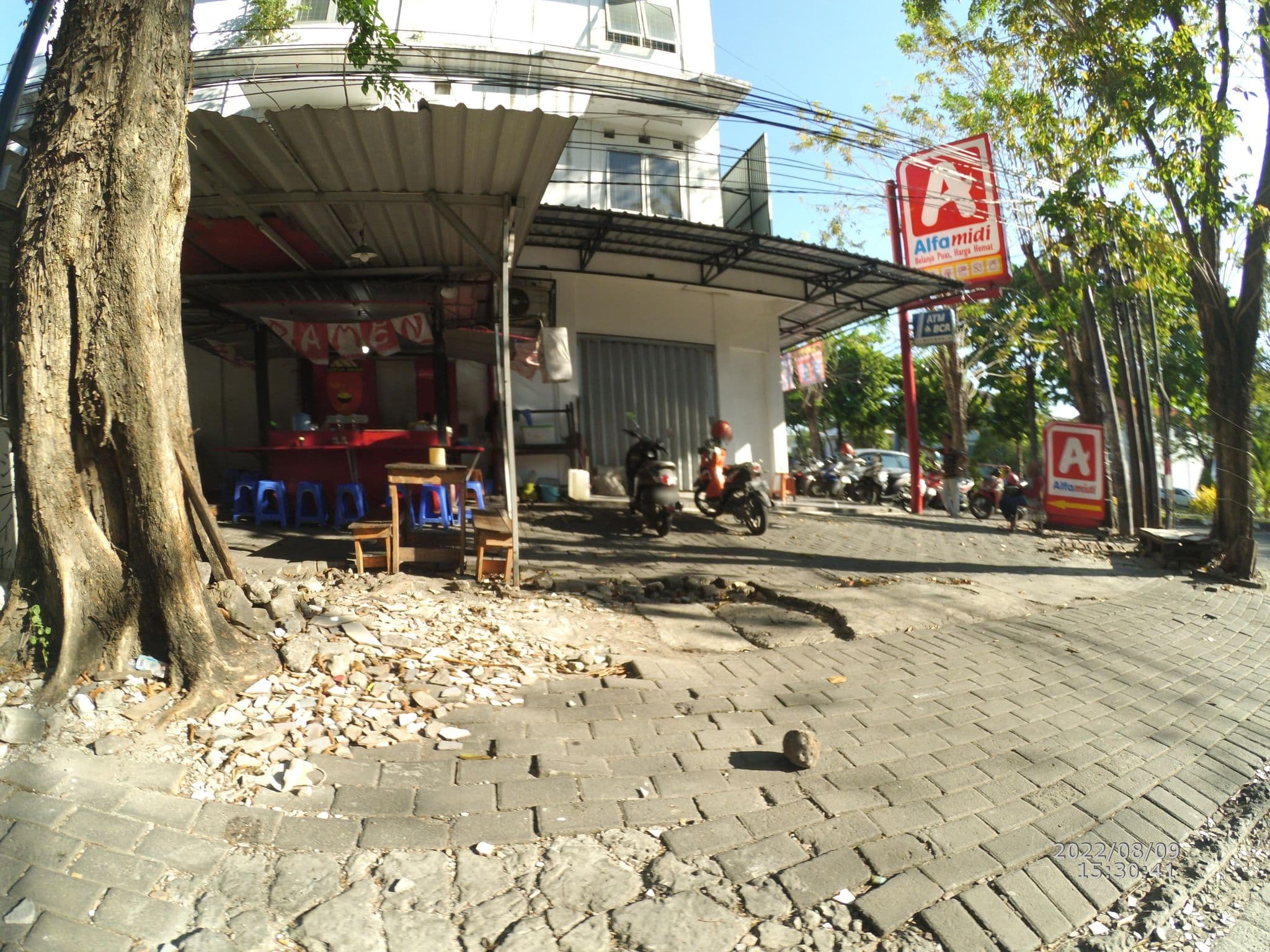Street view near Country Heritage Resort Hotel, Surabaya
