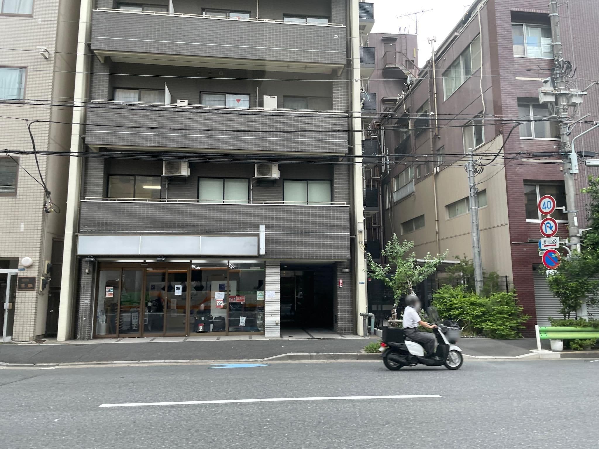 Street view near Softlight Inn, Asakusa — © musashino5 (CC BY-SA · Mapillary)