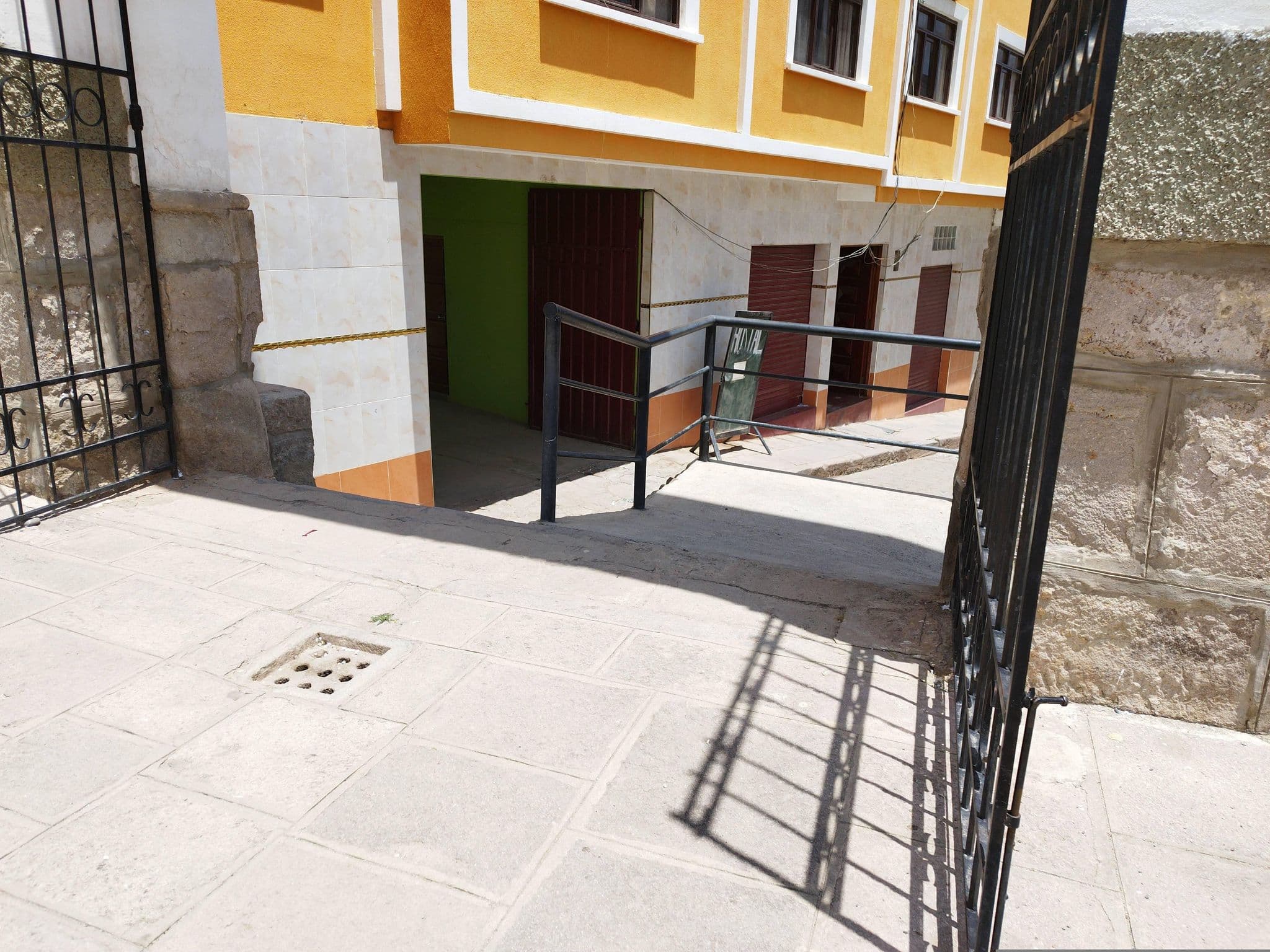 Street view near hostal Residencial San Cristobal, Copacabana — © rodolfovar (CC BY-SA · Mapillary)
