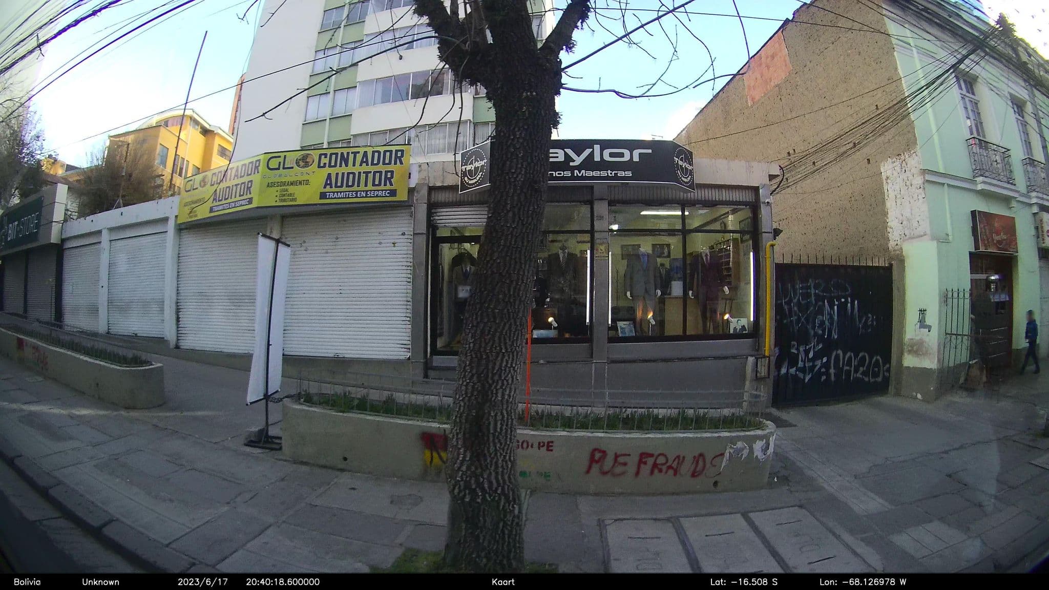 Street view near Luxstone Executive & Suites, La Paz — © kaart_2 (CC BY-SA · Mapillary)