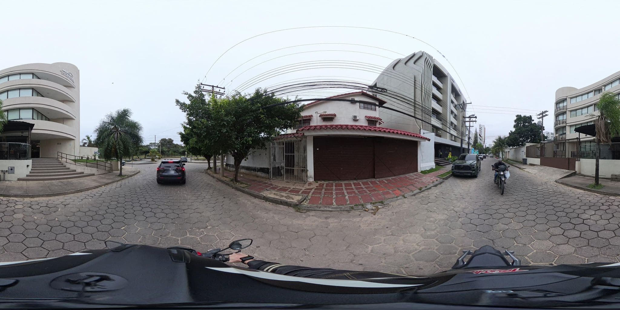 Street view near MAI Suites Apart Hotel, Santa Cruz de la Sierra — © Wakamolee (CC BY-SA · Mapillary)