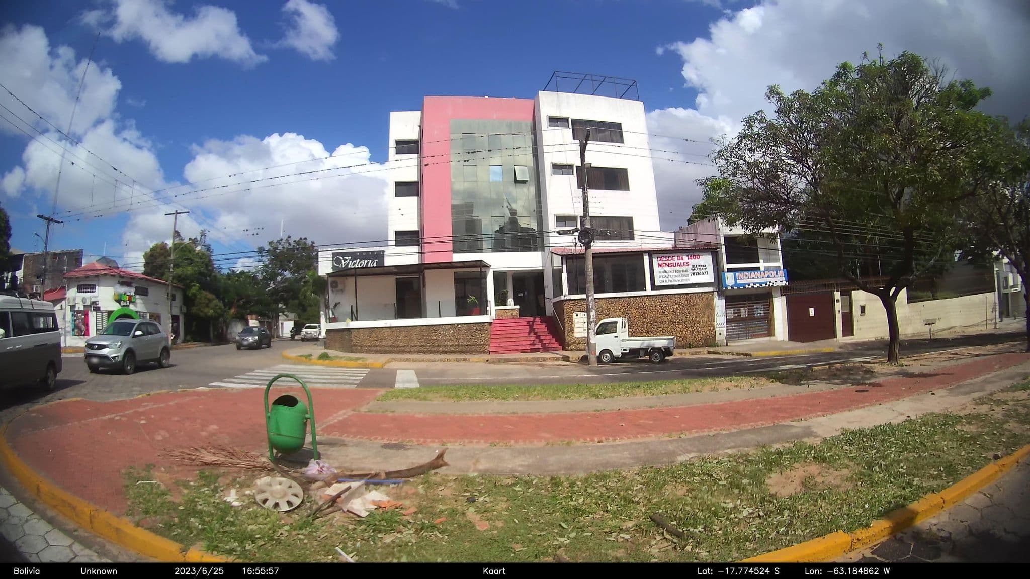 Street view near Hotel Victoria Santa Cruz, Santa Cruz de la Sierra — © kaart_2 (CC BY-SA · Mapillary)
