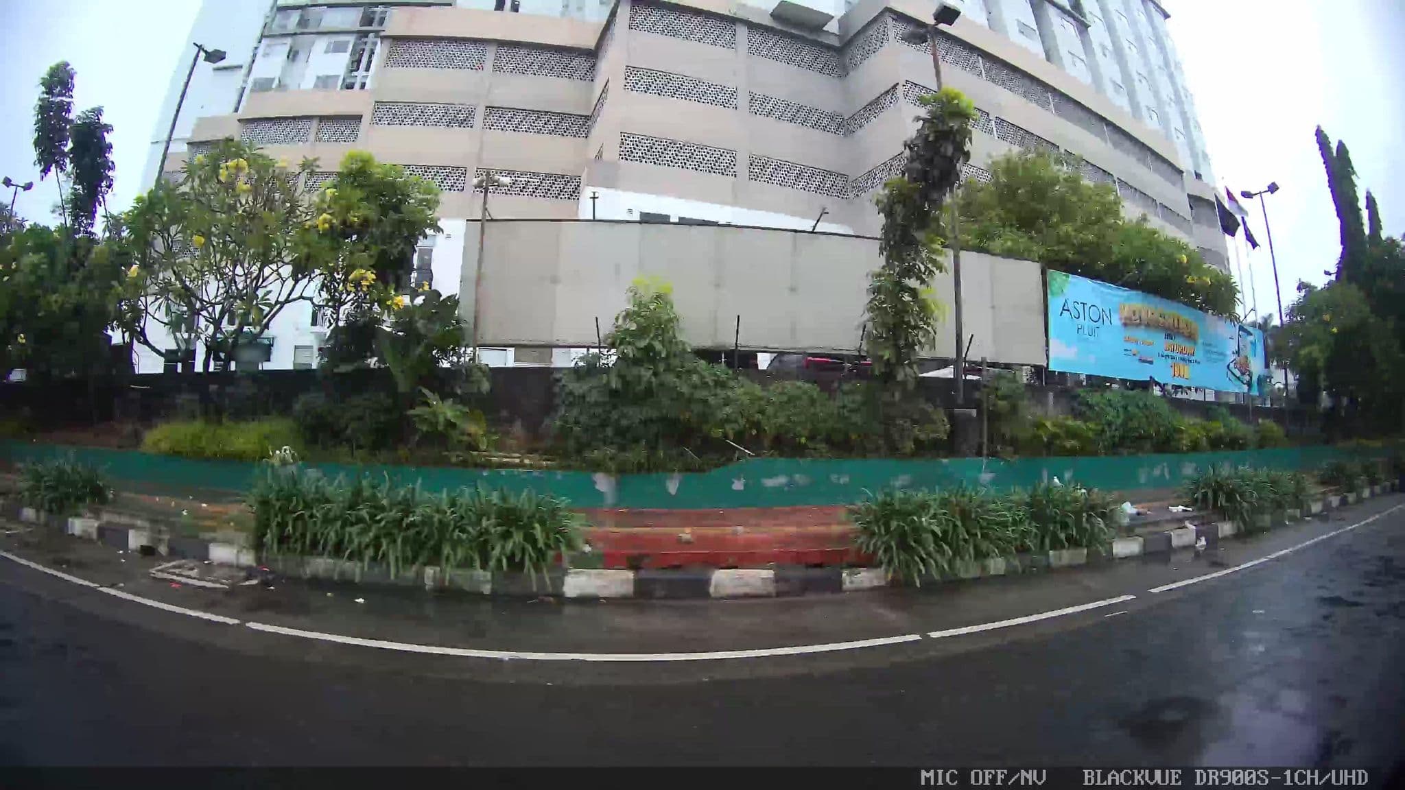 Street view near Aston Pluit Hotel & Residence, Jakarta — © Kaart---LEFT (CC BY-SA · Mapillary)
