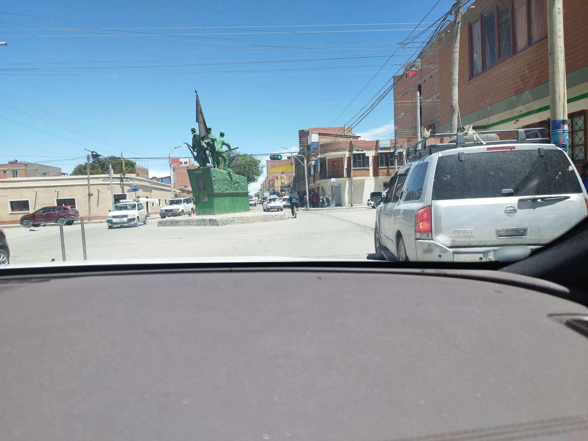 Street view near Coscaña Uyuni Hotel, Uyuni — © rodolfovar (CC BY-SA · Mapillary)