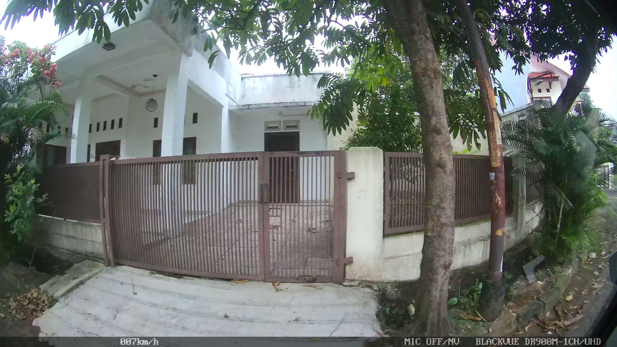 Street view near Vila Mahkota Pesona, Cileungsir — © kaart_2 (CC BY-SA · Mapillary)