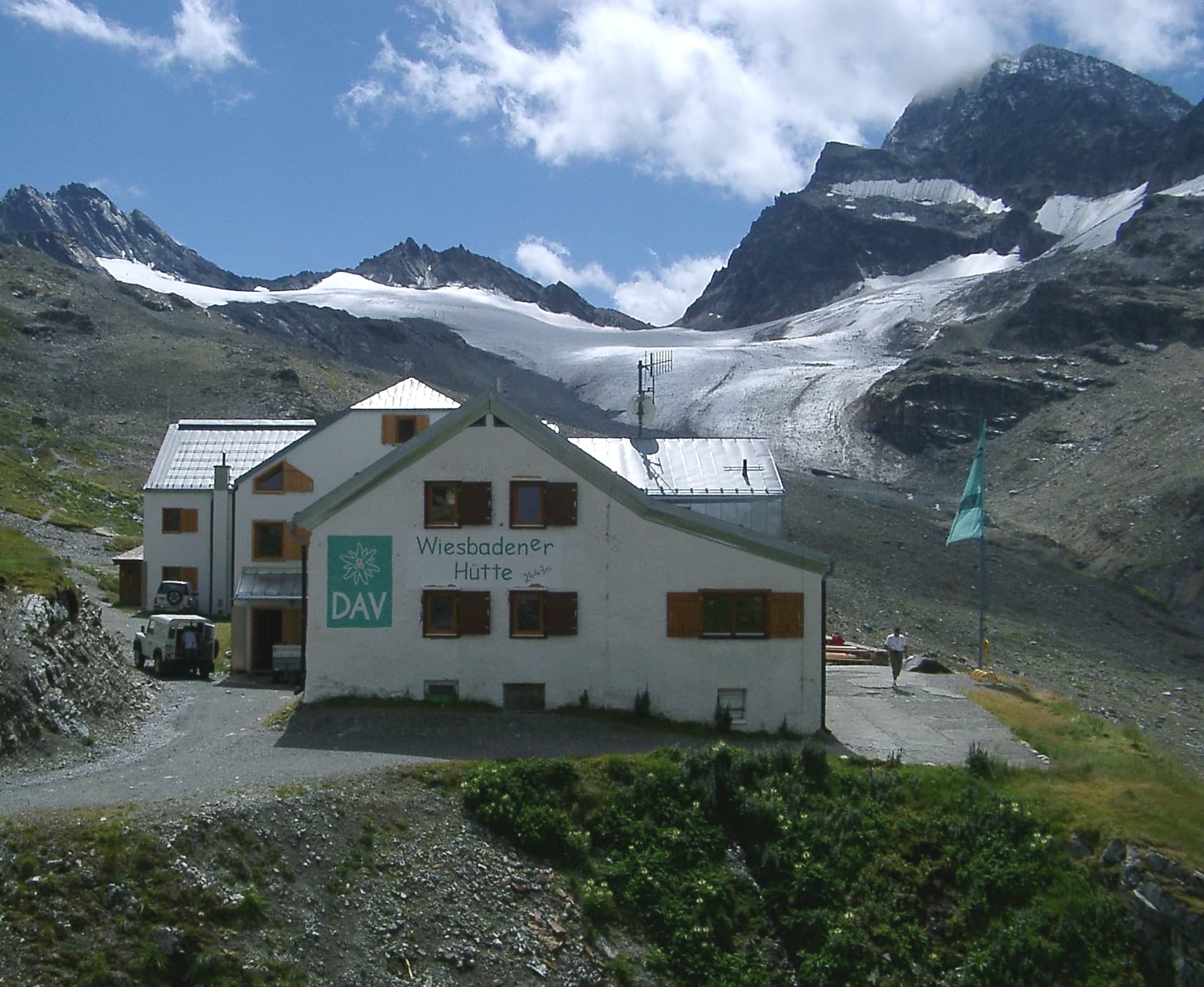 Wiesbadener Hütte (via Wikimedia Commons, CC BY-SA 2.5)