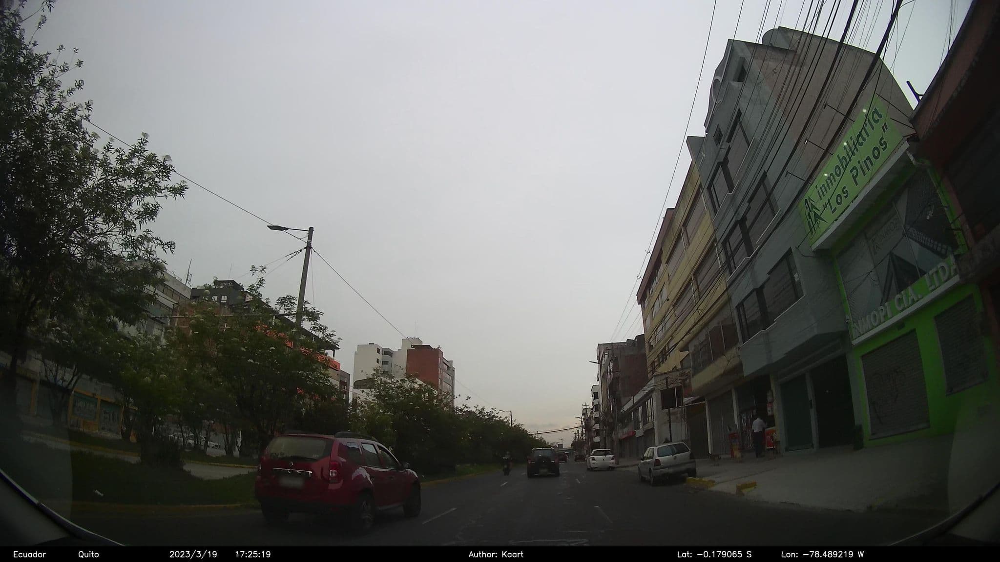 Street view near Hostal iñaquito, Quito — © kaart_2 (CC BY-SA · Mapillary)