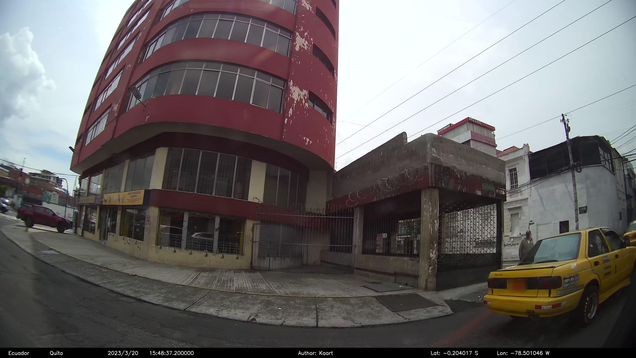 Street view near Hotel Lottus, Quito — © kaart_2 (CC BY-SA · Mapillary)