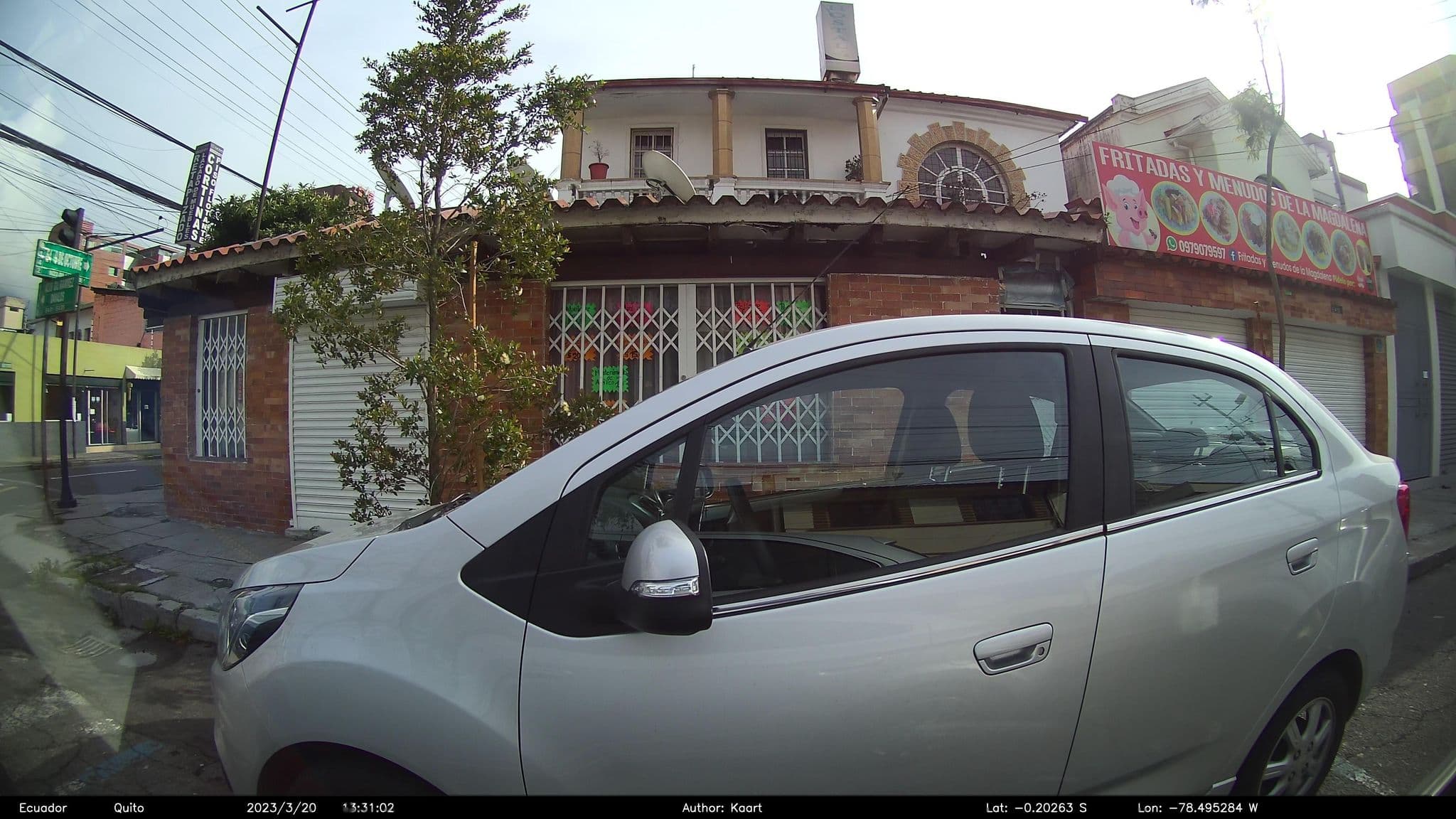 Street view near Jhomana Guesthouse, Quito — © kaart_2 (CC BY-SA · Mapillary)