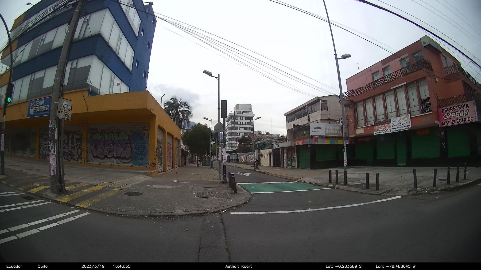 Street view near Dolce Lobo Boutique Stay, Quito — © kaart_2 (CC BY-SA · Mapillary)