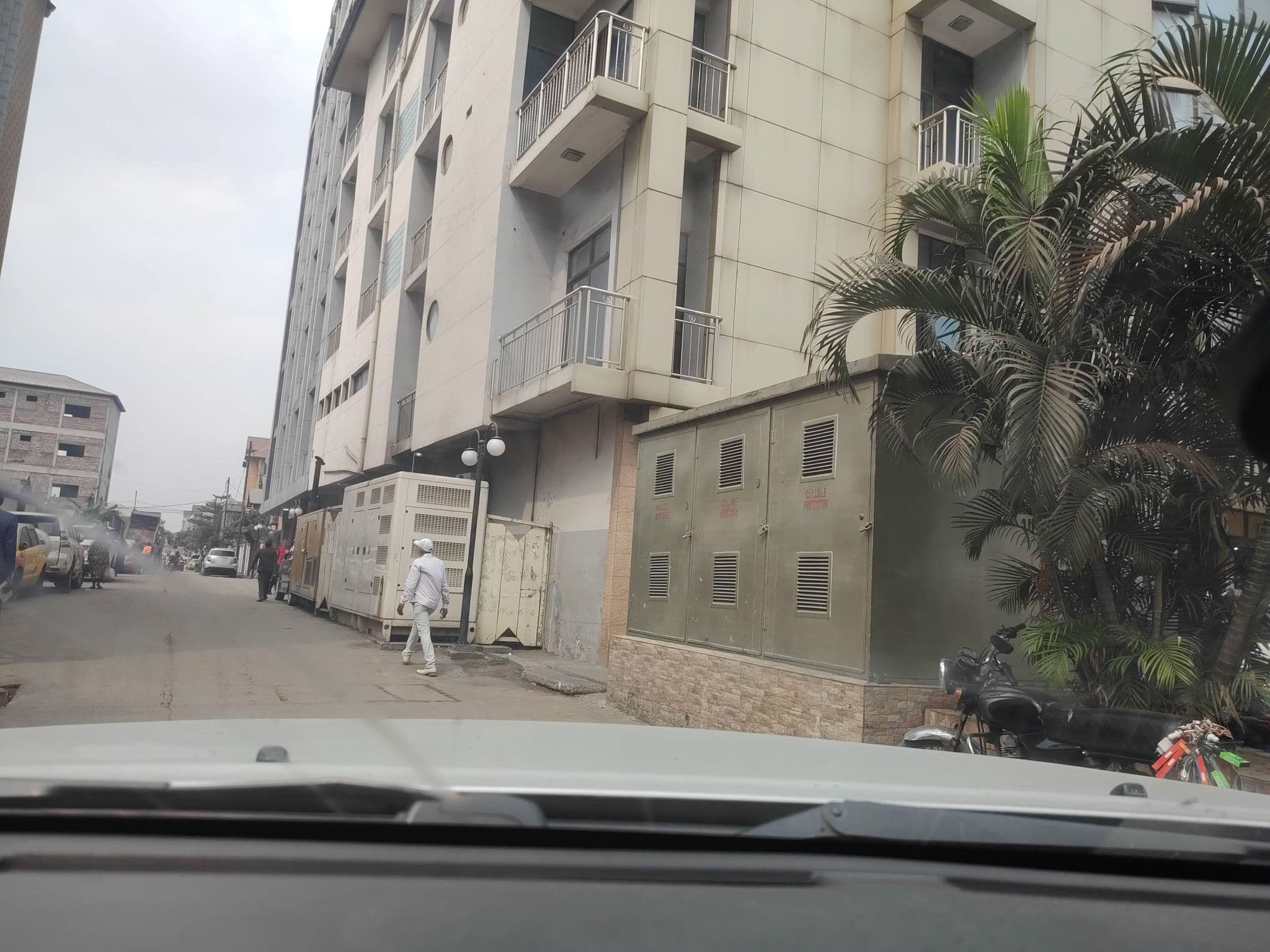 Street view near Hotel Everest RD CONGO, Kinshasa — © orlanto (CC BY-SA · Mapillary)