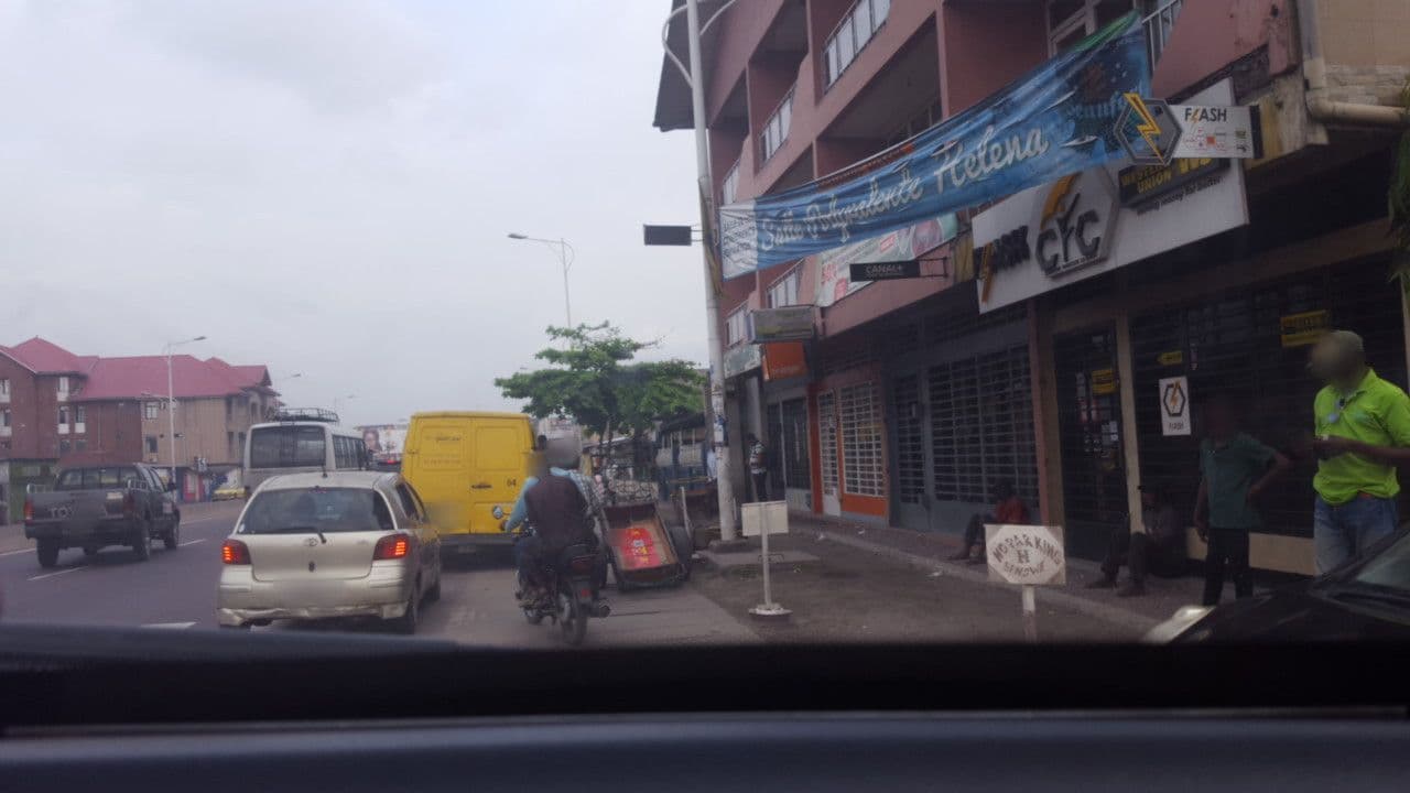 Street view near Hotel sendwe, Kinshasa — © don20 (CC BY-SA · Mapillary)