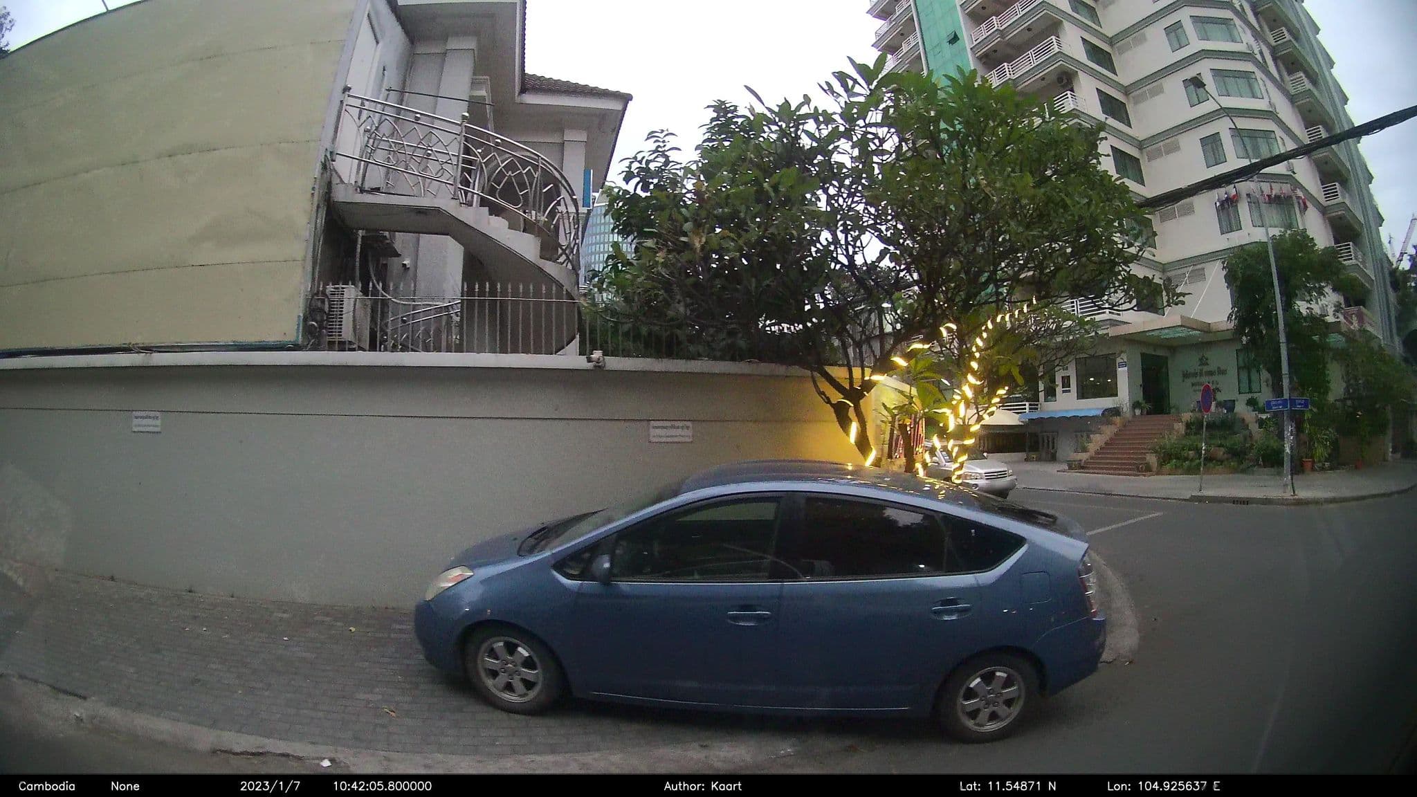 Street view near Royal PSL Serviced Apartment (Two bedrooms), Phnom Penh — © kaart_2 (CC BY-SA · Mapillary)