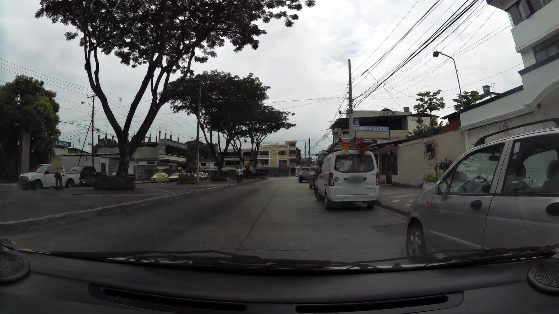 Street view near Hoteles en Guayaquil - Suites Guayaquil Cerca del Aeropuerto, Guayaquil — © kaartcam (CC BY-SA · Mapillary)