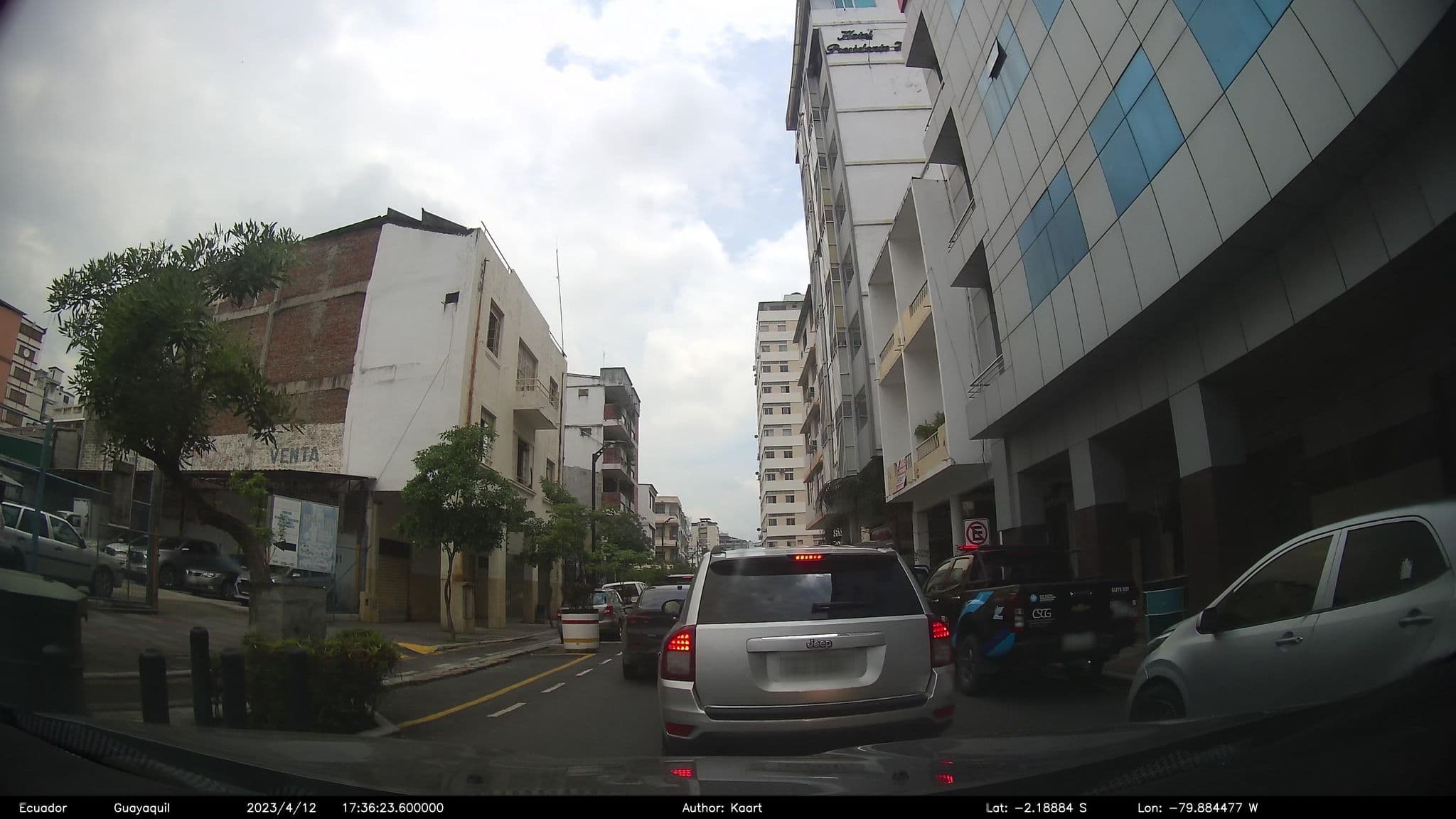Street view near Versailles Internacional Hotel, Guayaquil — © kaart_2 (CC BY-SA · Mapillary)